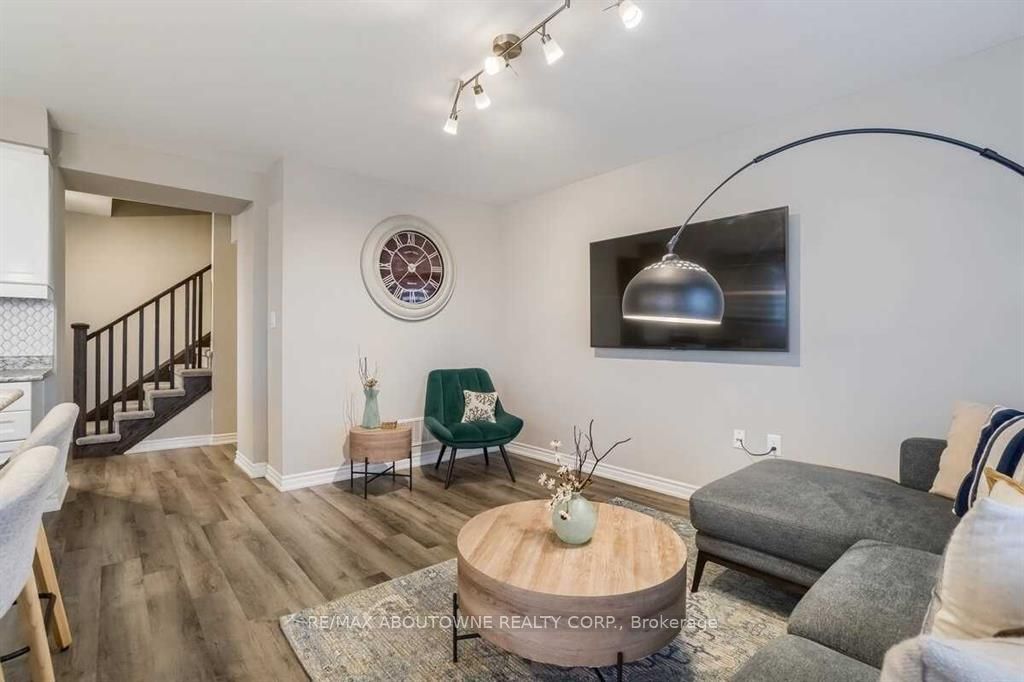 975 Whitlock Avenue, Milton ‣ W12722020 975 Whitlock Avenue, Milton ‣ W12722020