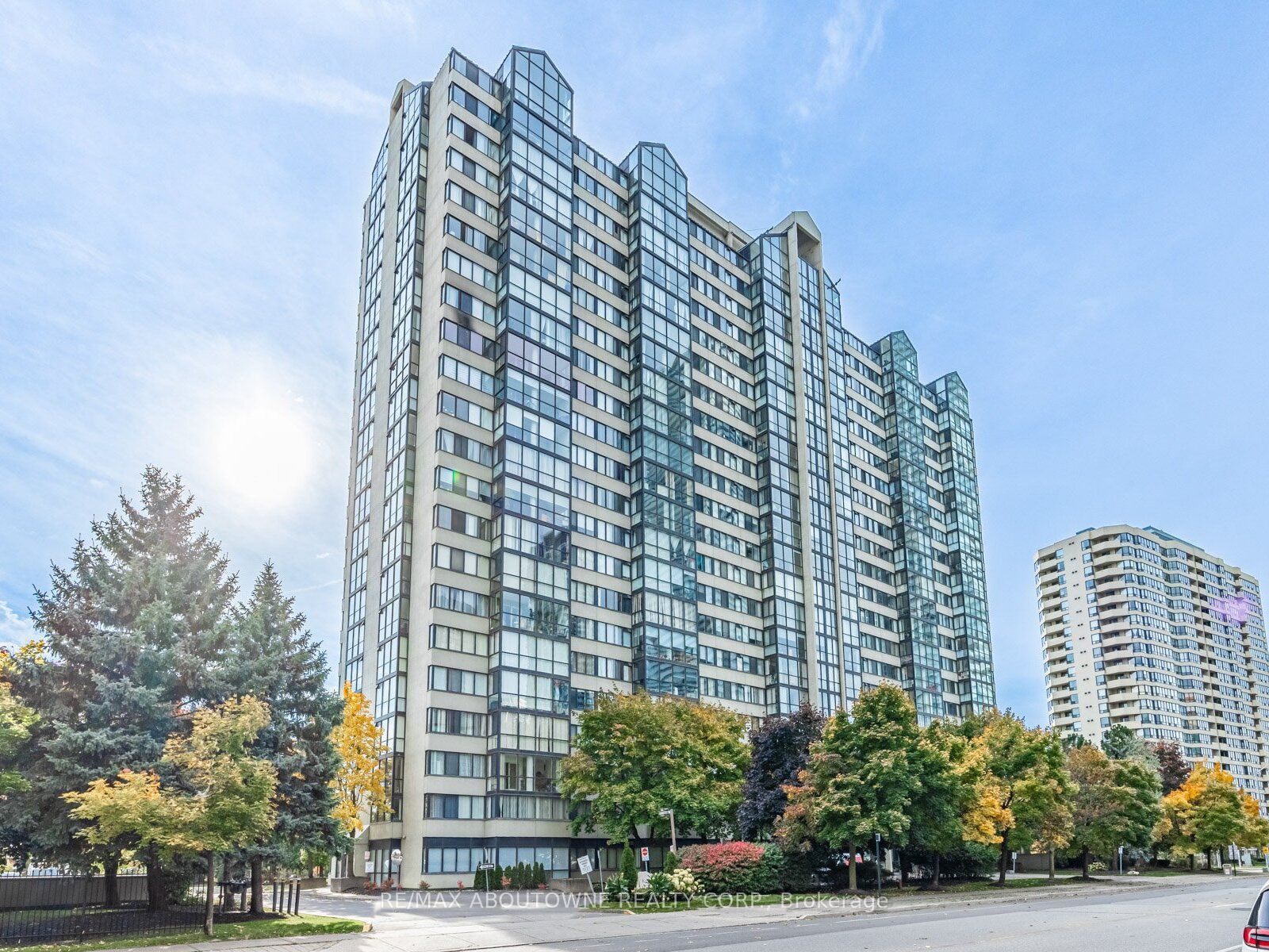 8 – 350 Webb Drive, Mississauga