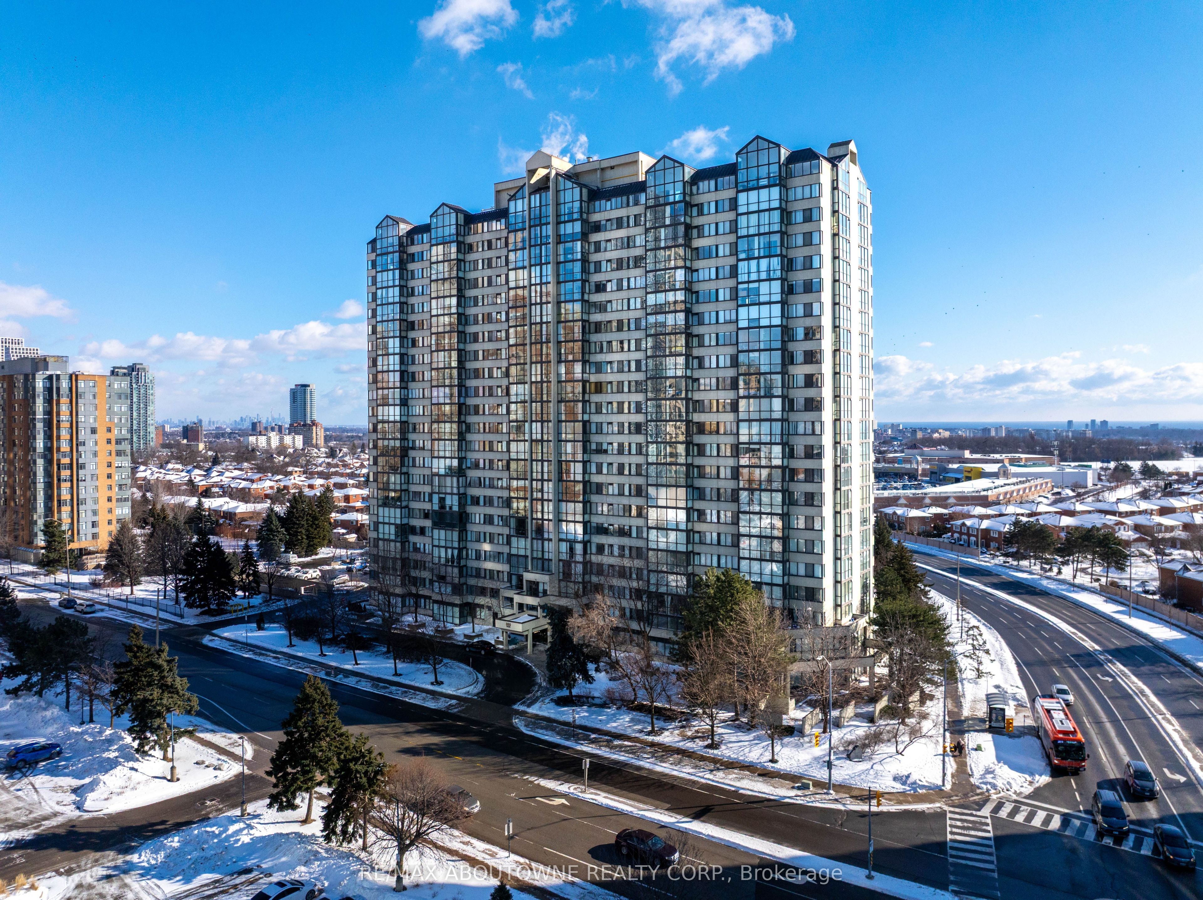 8 – 350 Webb Drive, Mississauga ‣ W12722412 8 – 350 Webb Drive, Mississauga ‣ W12722412