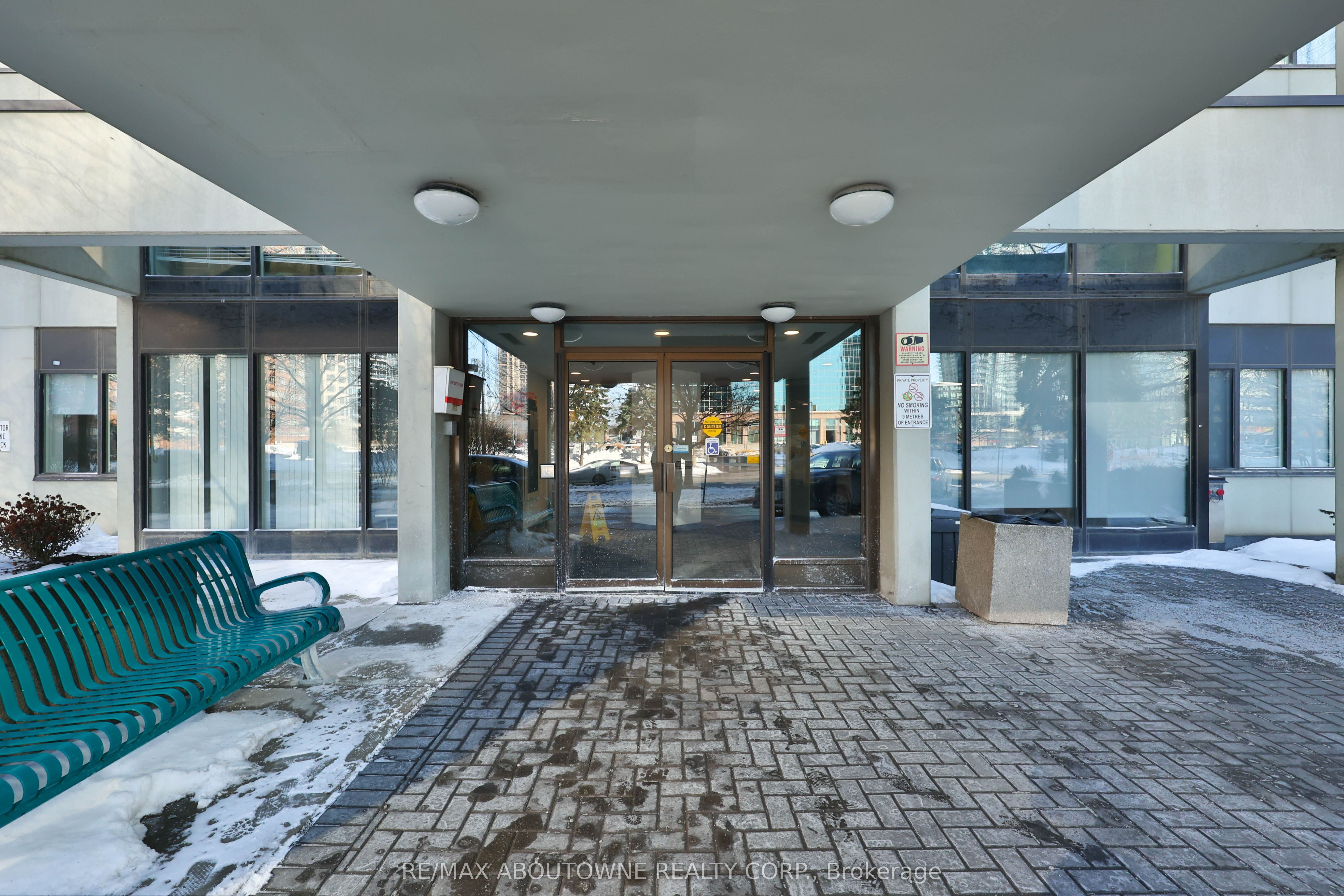 8 – 350 Webb Drive, Mississauga ‣ W12722412 8 – 350 Webb Drive, Mississauga ‣ W12722412