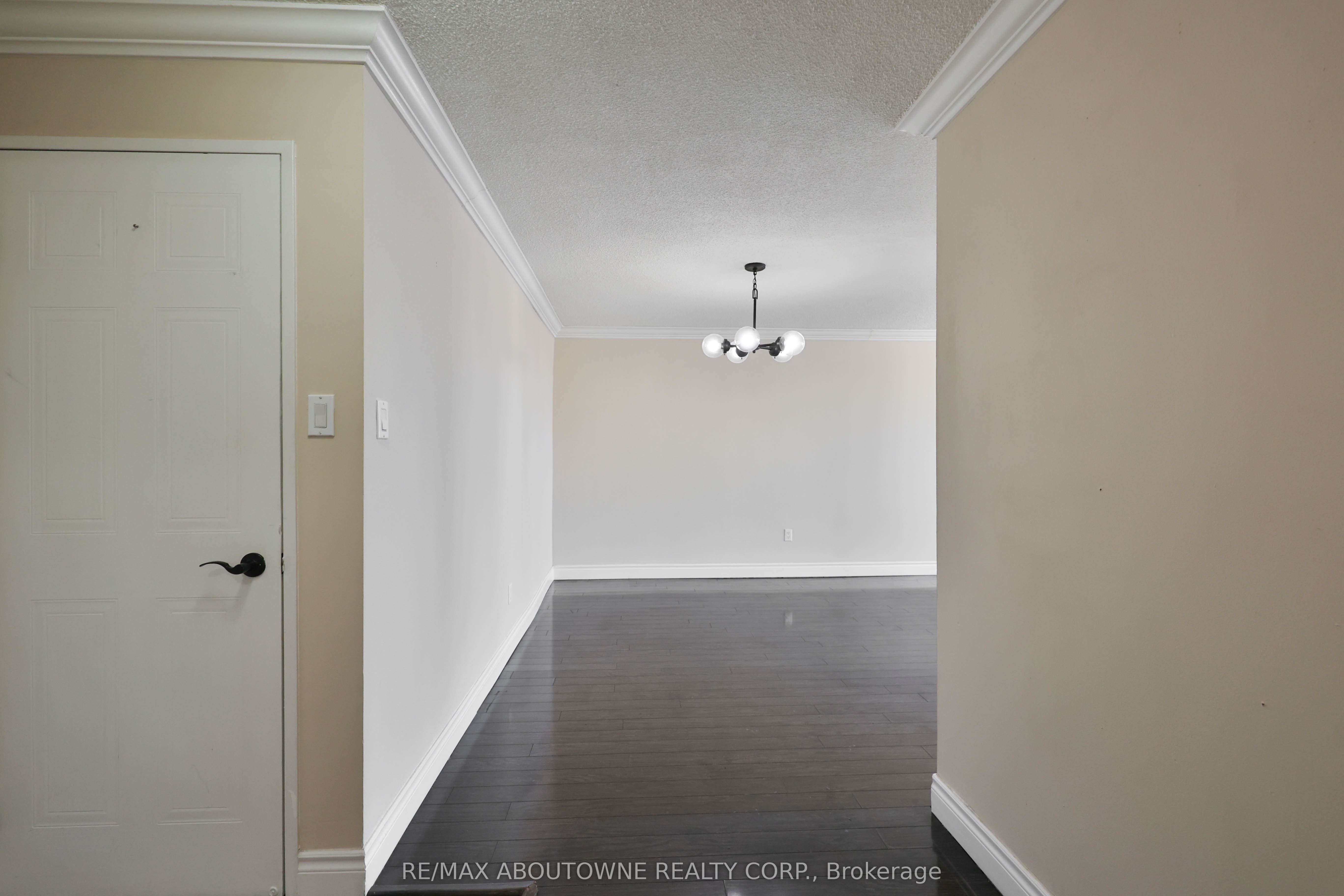 8 – 350 Webb Drive, Mississauga ‣ W12722412 8 – 350 Webb Drive, Mississauga ‣ W12722412