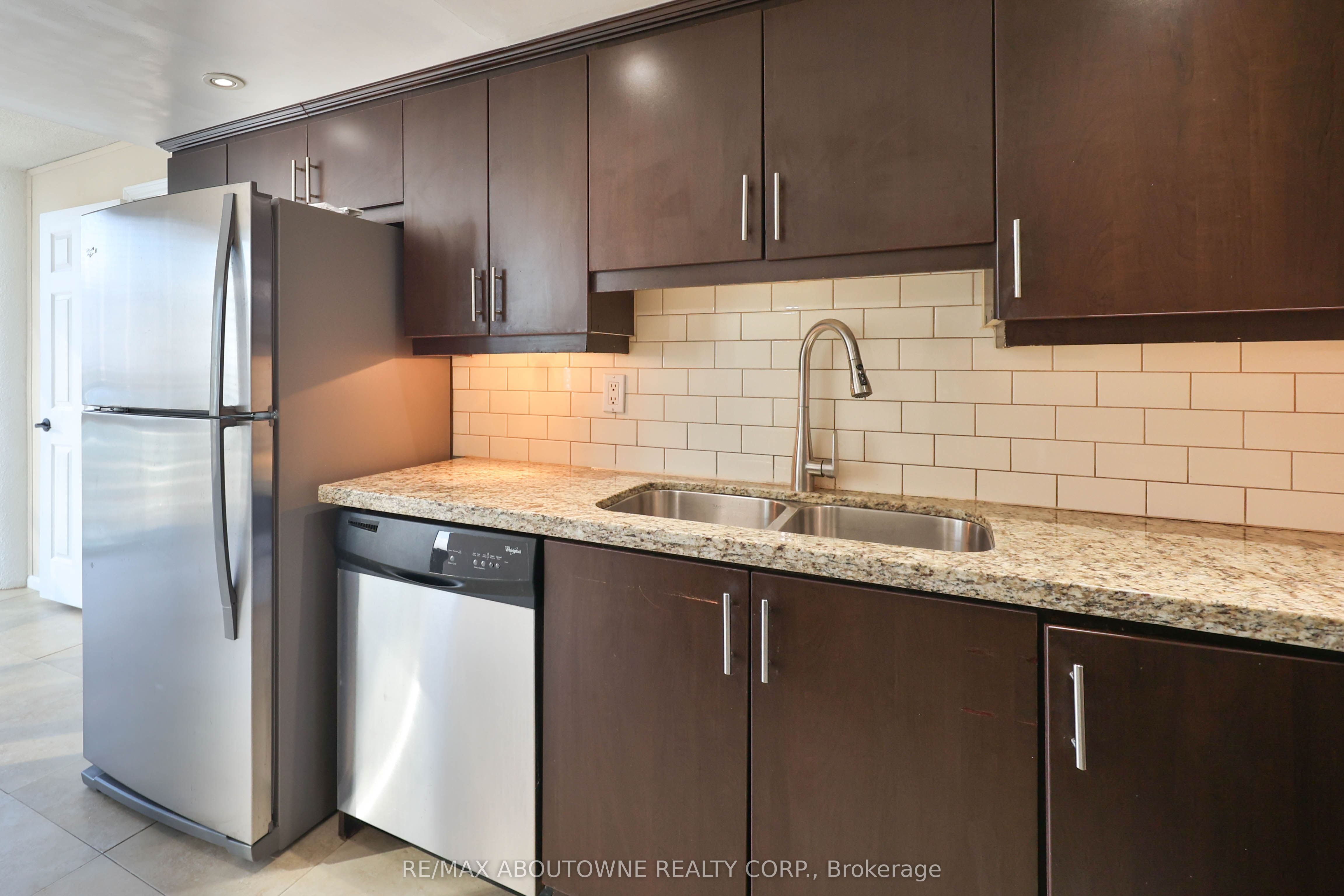 8 – 350 Webb Drive, Mississauga ‣ W12722412 8 – 350 Webb Drive, Mississauga ‣ W12722412