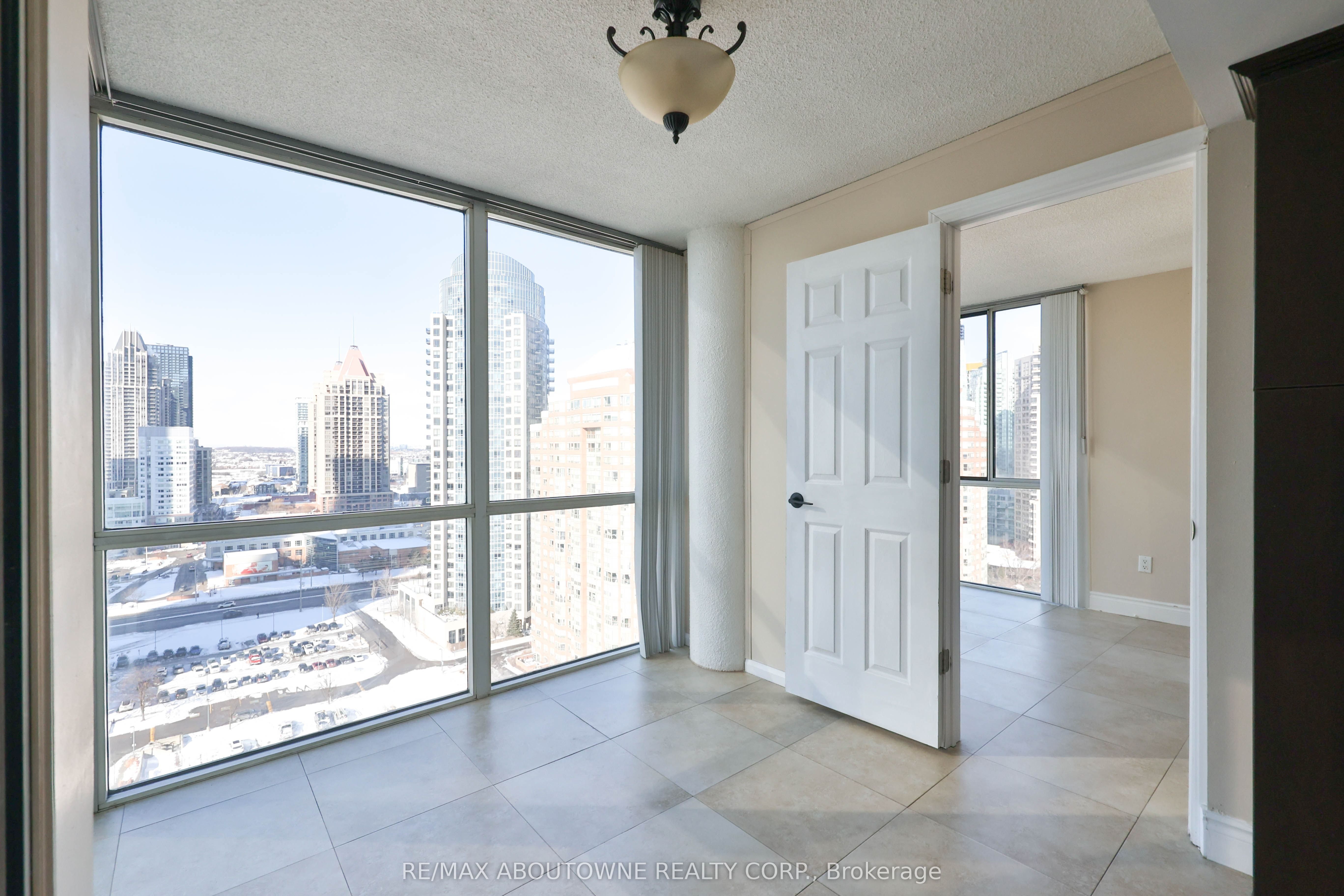 8 – 350 Webb Drive, Mississauga ‣ W12722412 8 – 350 Webb Drive, Mississauga ‣ W12722412