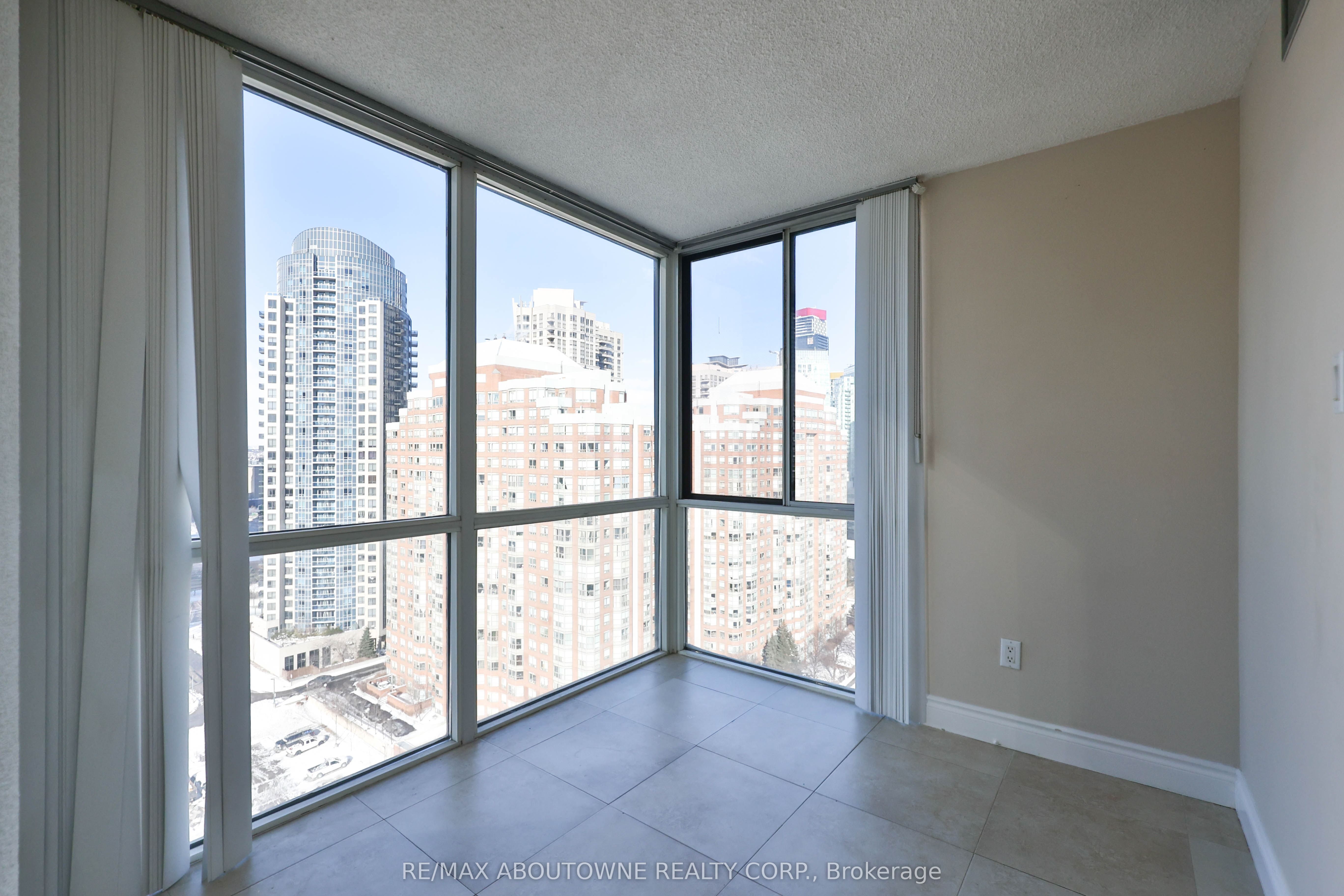 8 – 350 Webb Drive, Mississauga ‣ W12722412 8 – 350 Webb Drive, Mississauga ‣ W12722412