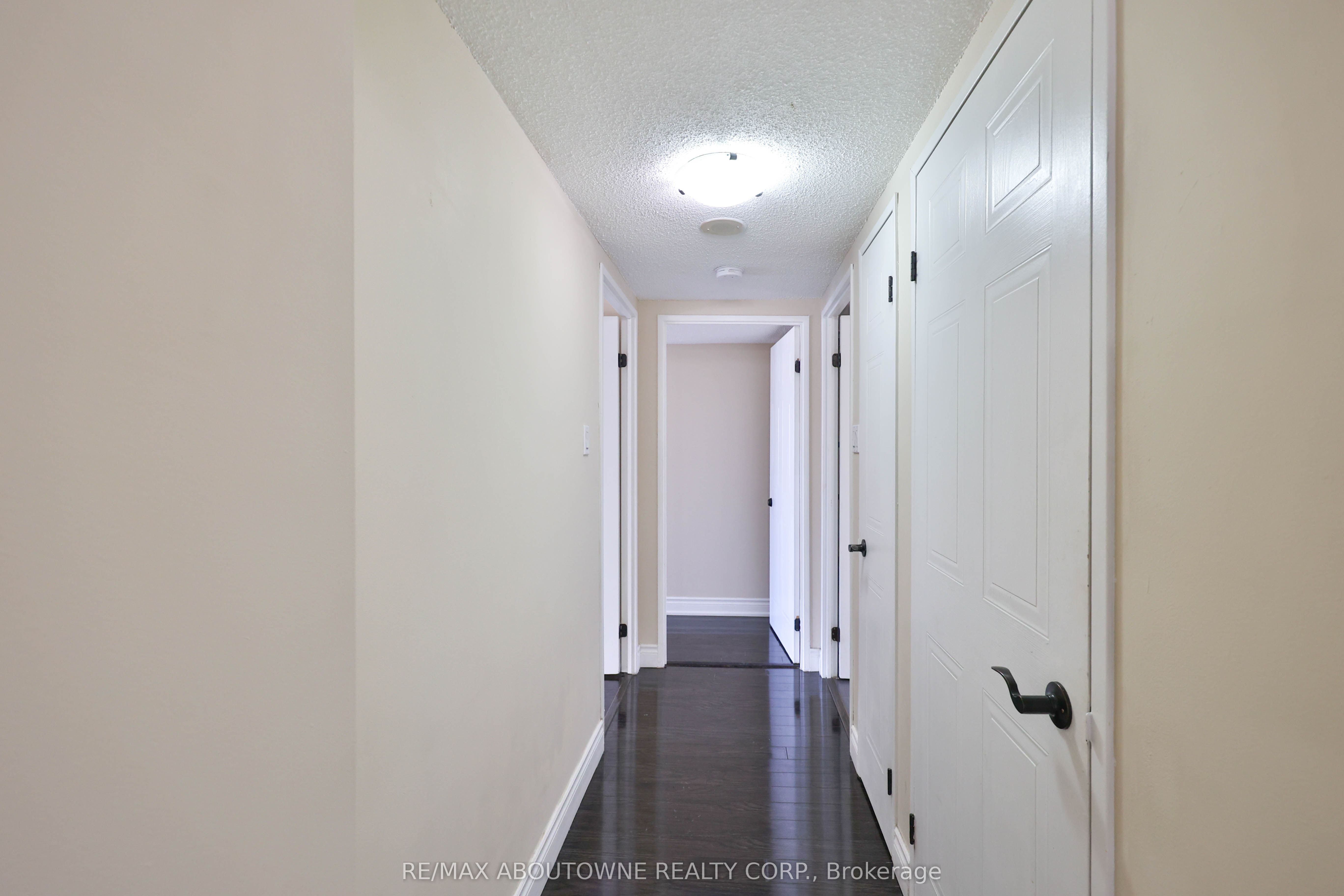 8 – 350 Webb Drive, Mississauga ‣ W12722412 8 – 350 Webb Drive, Mississauga ‣ W12722412