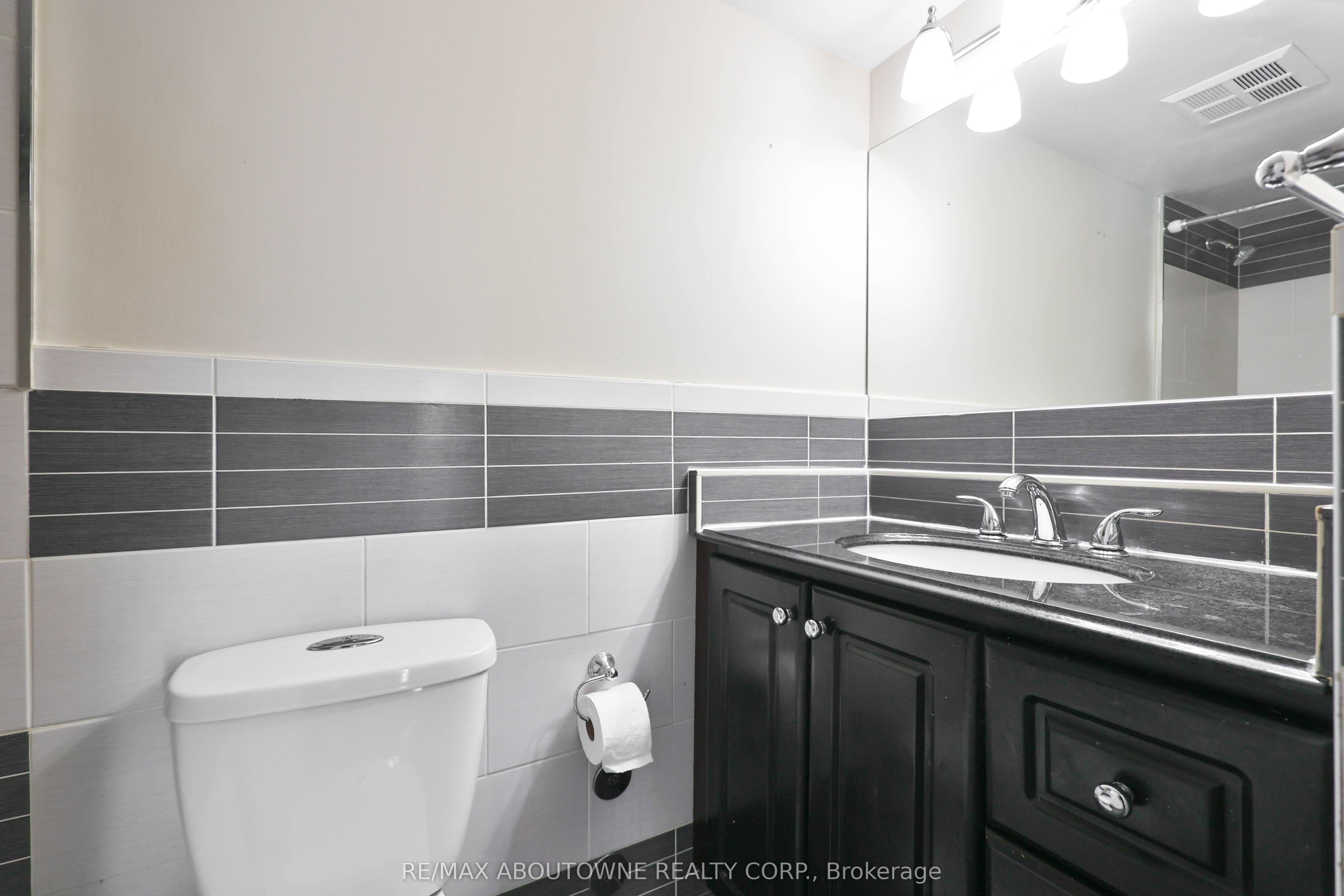 8 – 350 Webb Drive, Mississauga ‣ W12722412 8 – 350 Webb Drive, Mississauga ‣ W12722412