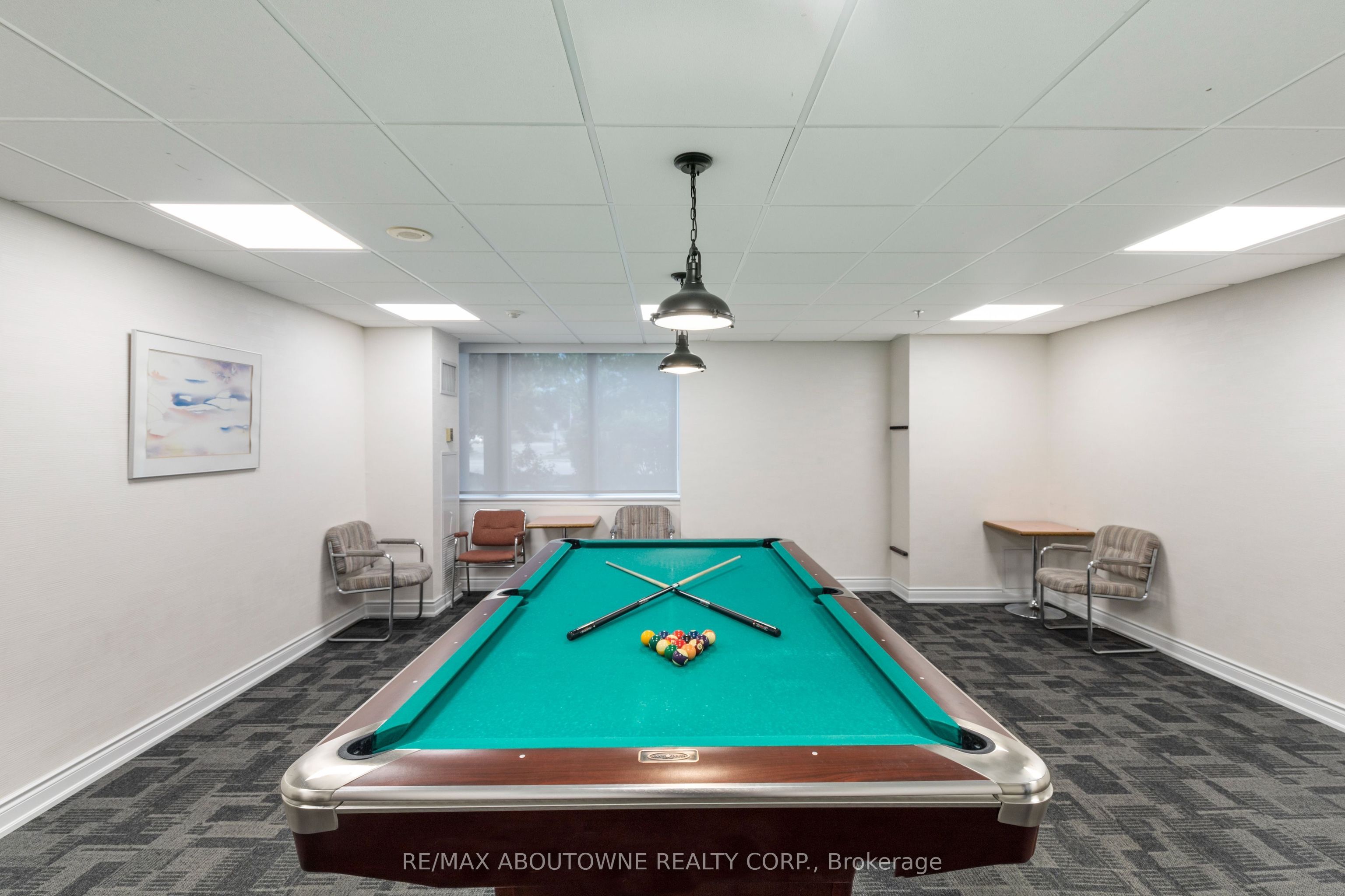 8 – 350 Webb Drive, Mississauga ‣ W12722412 8 – 350 Webb Drive, Mississauga ‣ W12722412