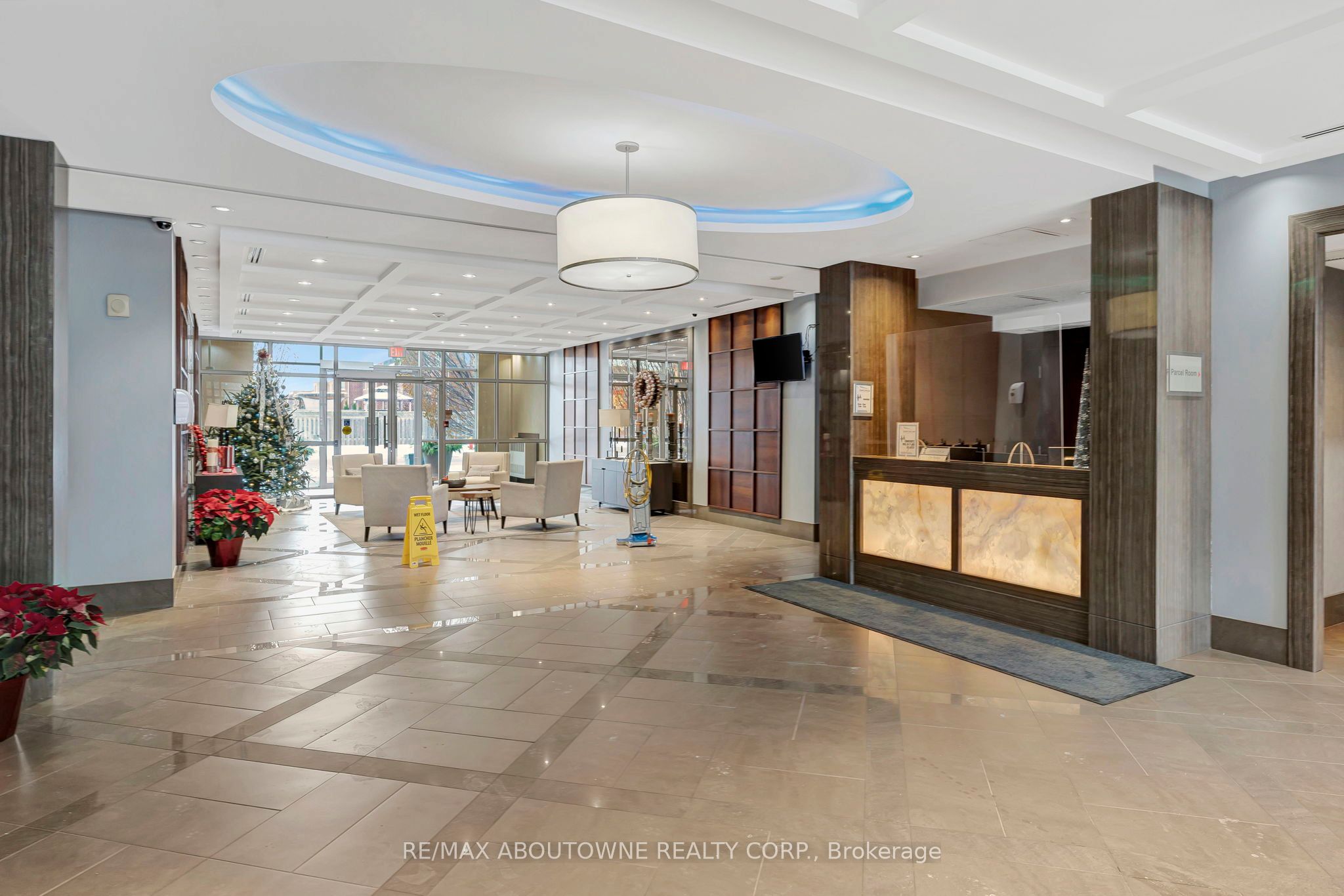 6 – 2470 Prince Michael Drive, Oakville ‣ W12731522 6 – 2470 Prince Michael Drive, Oakville ‣ W12731522