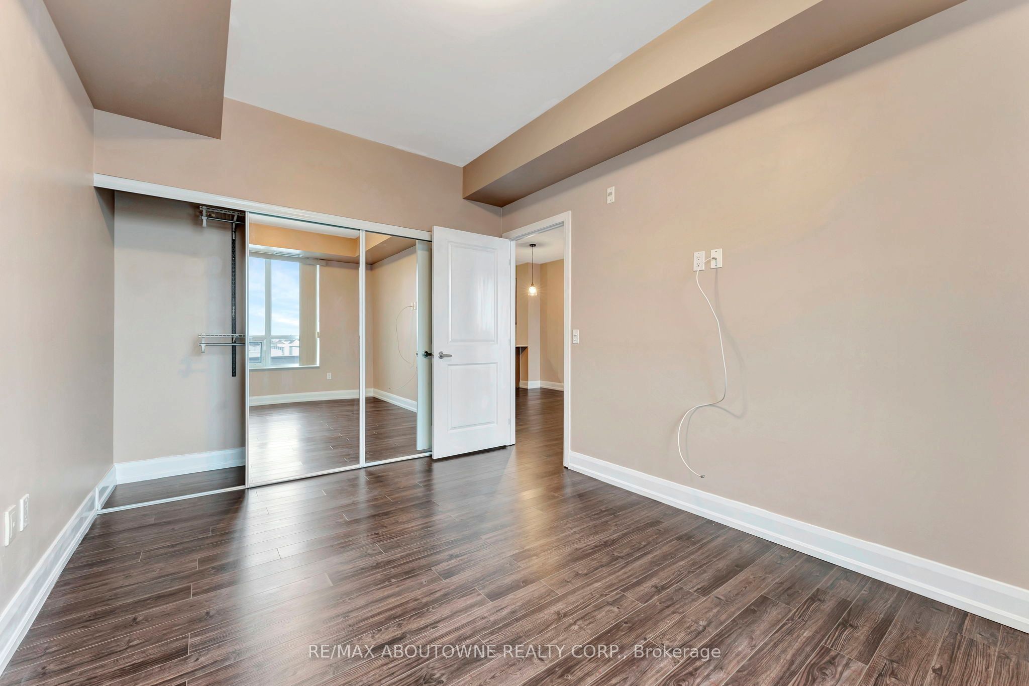 6 – 2470 Prince Michael Drive, Oakville ‣ W12731522 6 – 2470 Prince Michael Drive, Oakville ‣ W12731522