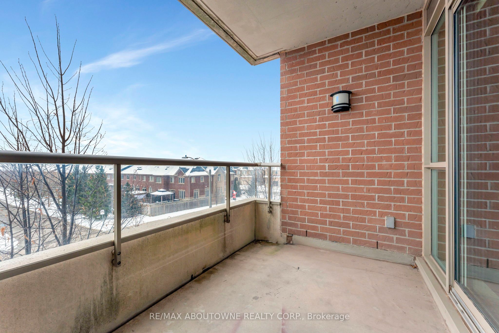 6 – 2470 Prince Michael Drive, Oakville ‣ W12731522 6 – 2470 Prince Michael Drive, Oakville ‣ W12731522