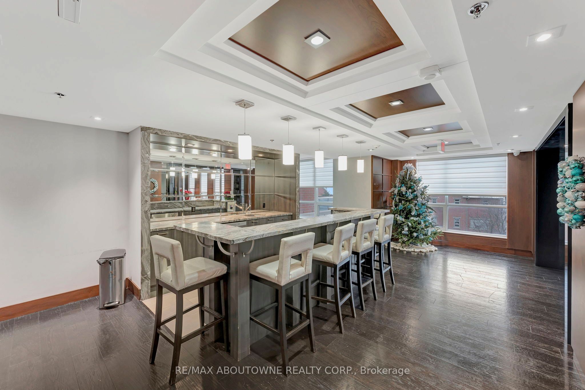 6 – 2470 Prince Michael Drive, Oakville ‣ W12731522 6 – 2470 Prince Michael Drive, Oakville ‣ W12731522