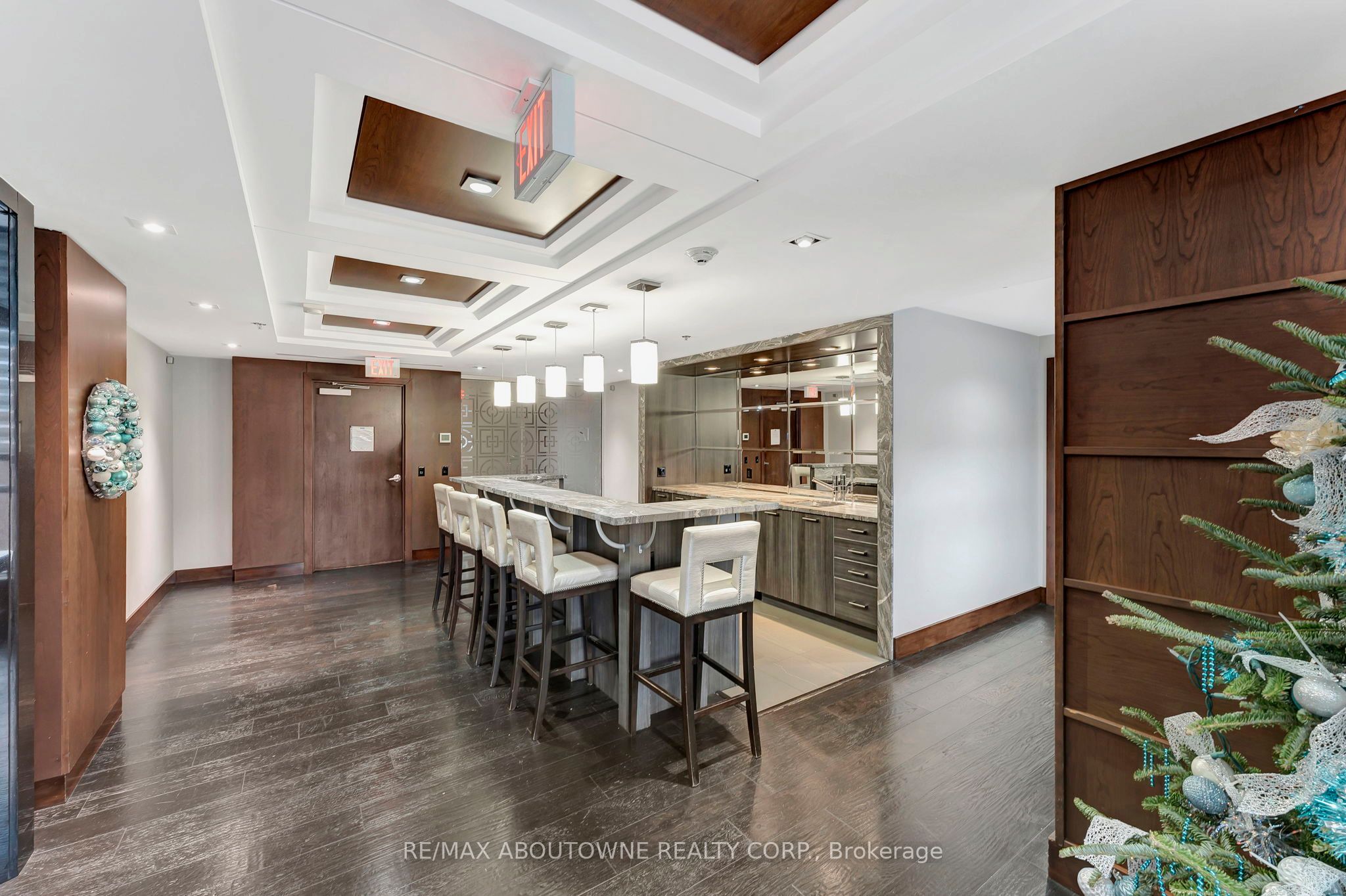 6 – 2470 Prince Michael Drive, Oakville ‣ W12731522 6 – 2470 Prince Michael Drive, Oakville ‣ W12731522