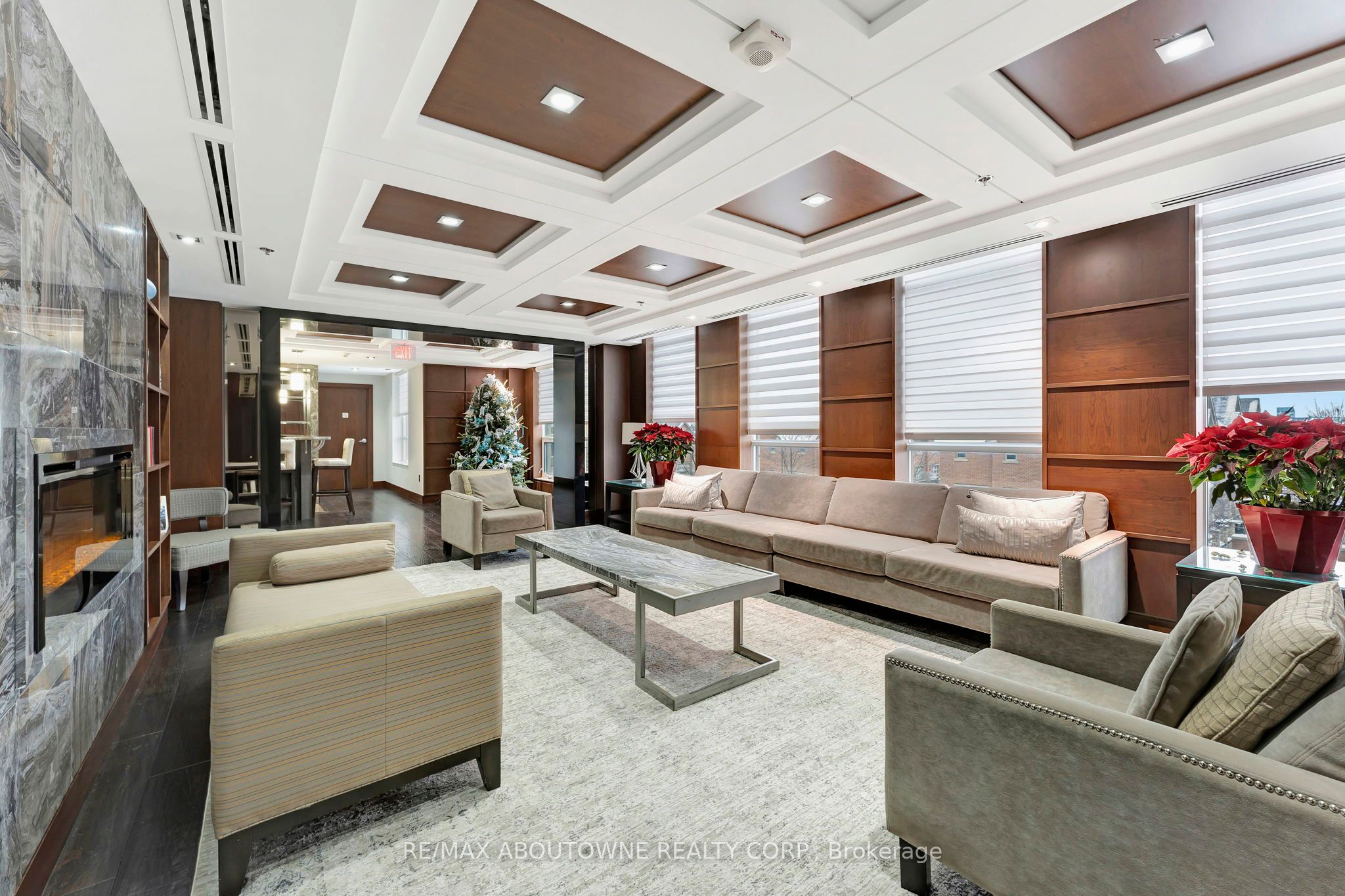 6 – 2470 Prince Michael Drive, Oakville ‣ W12731522 6 – 2470 Prince Michael Drive, Oakville ‣ W12731522