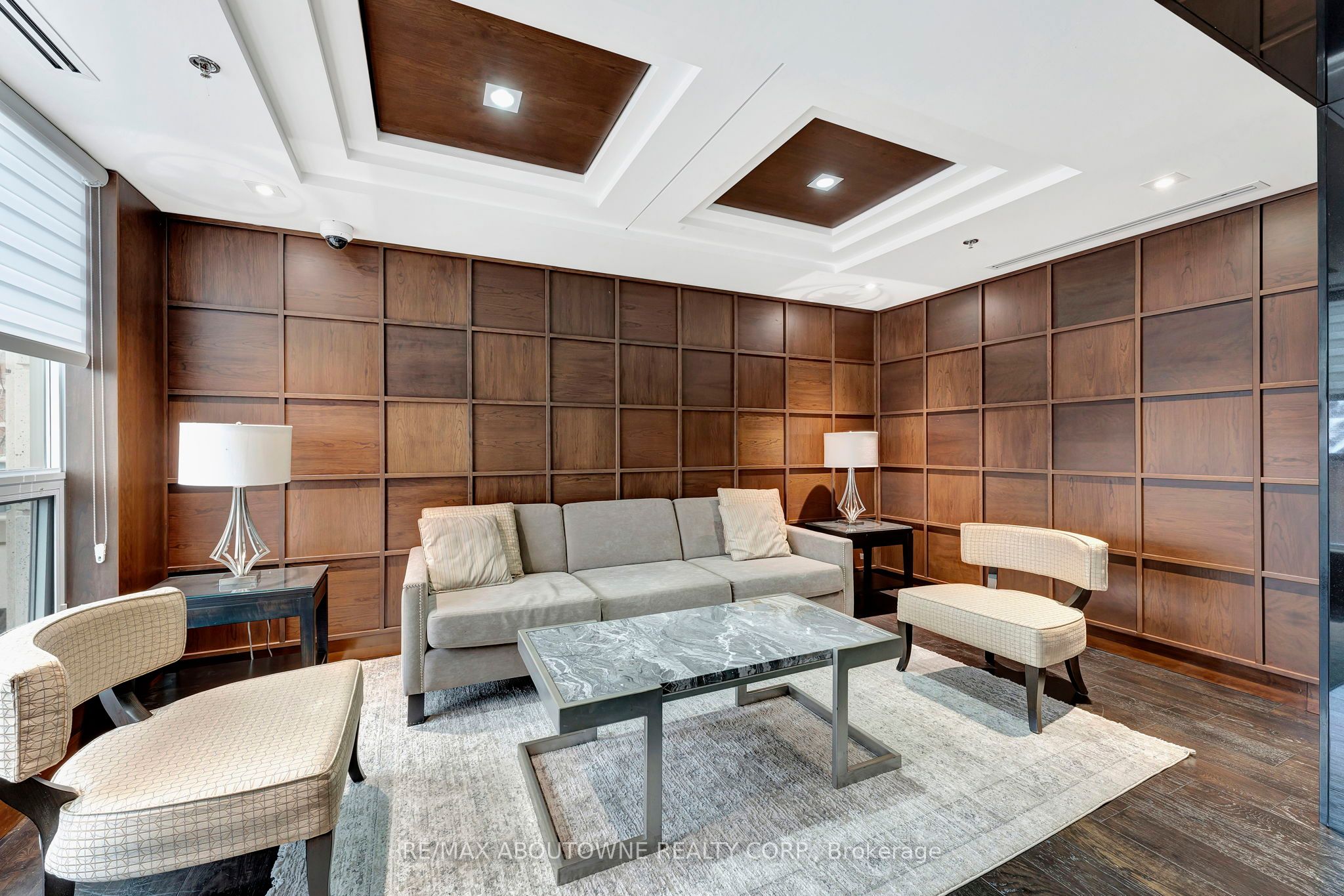 6 – 2470 Prince Michael Drive, Oakville ‣ W12731522 6 – 2470 Prince Michael Drive, Oakville ‣ W12731522