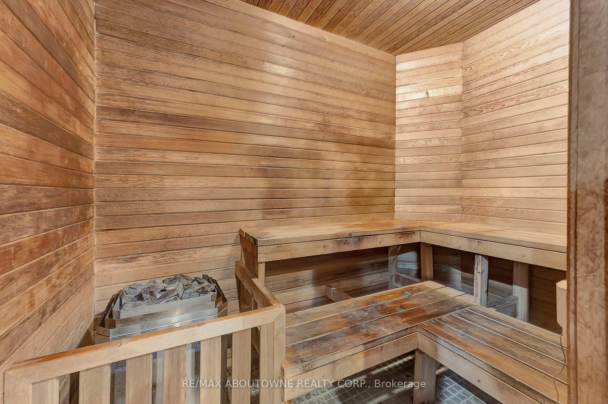 6 – 2470 Prince Michael Drive, Oakville ‣ W12731522 6 – 2470 Prince Michael Drive, Oakville ‣ W12731522