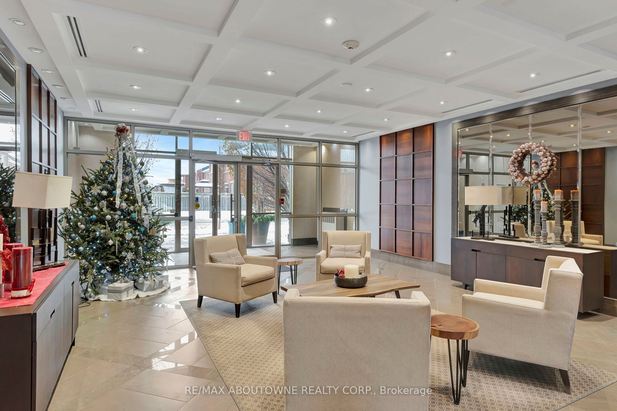 6 – 2470 Prince Michael Drive, Oakville ‣ W12731522 6 – 2470 Prince Michael Drive, Oakville ‣ W12731522