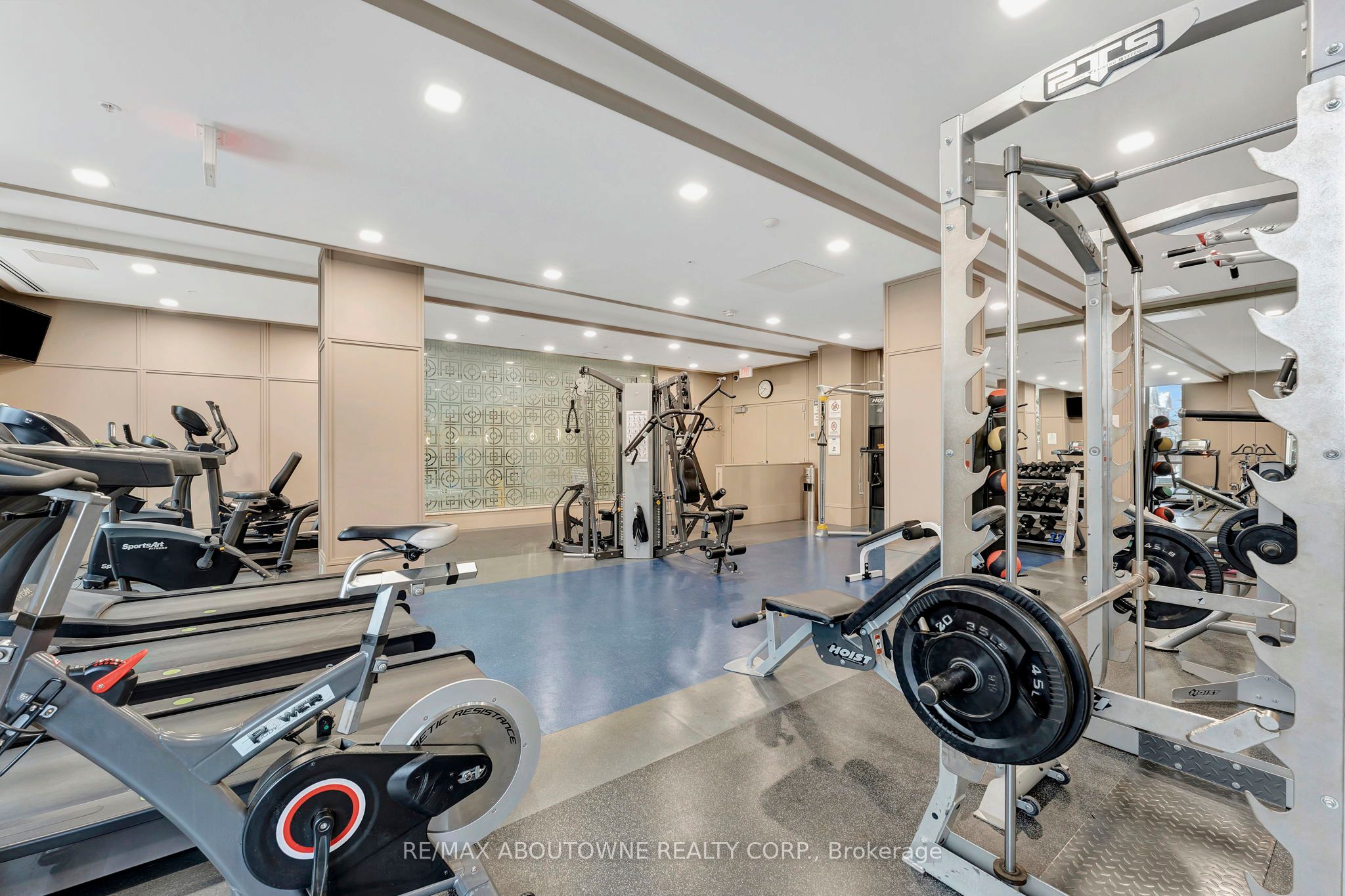 6 – 2470 Prince Michael Drive, Oakville ‣ W12731522 6 – 2470 Prince Michael Drive, Oakville ‣ W12731522