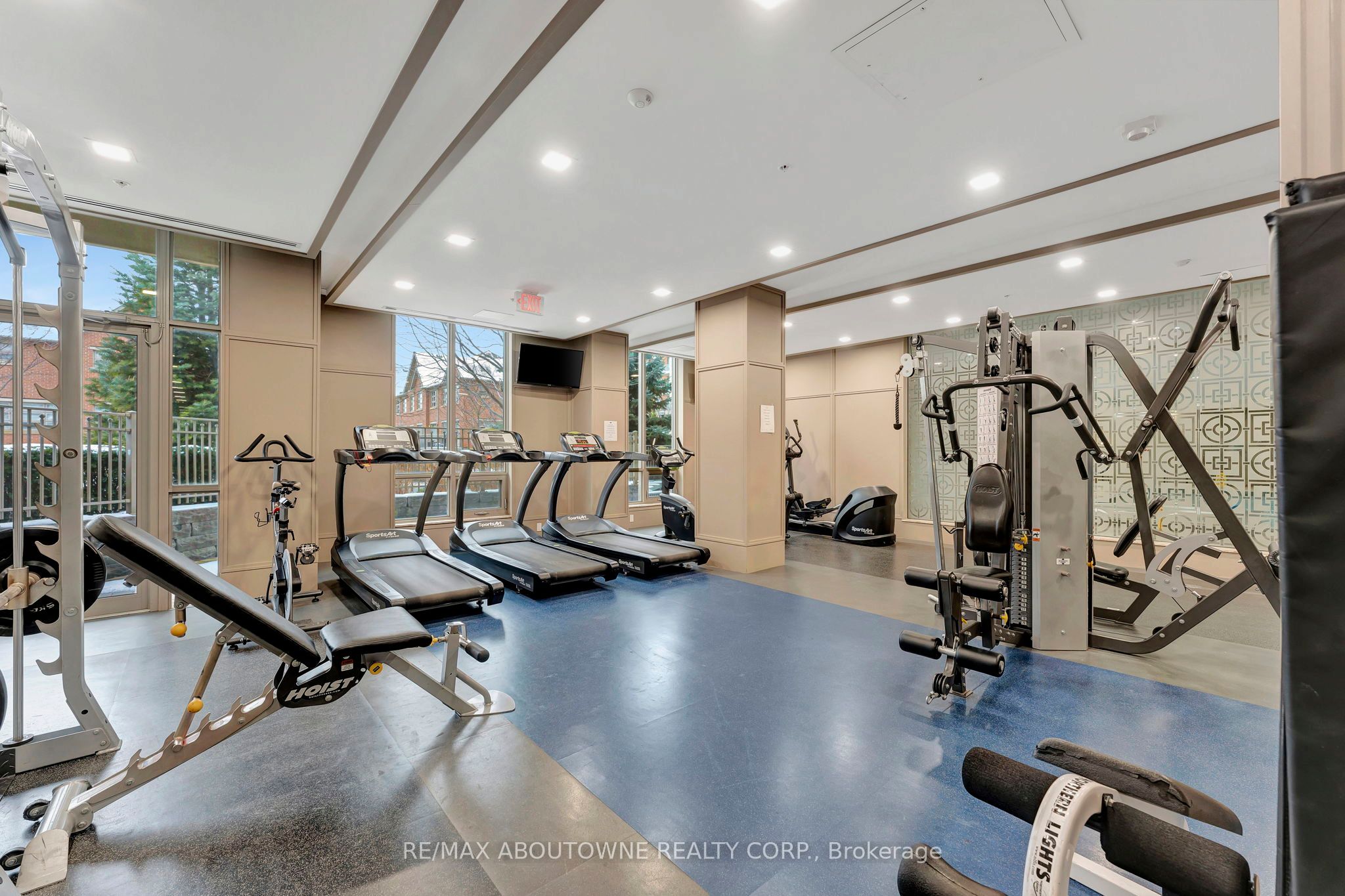 6 – 2470 Prince Michael Drive, Oakville ‣ W12731522 6 – 2470 Prince Michael Drive, Oakville ‣ W12731522