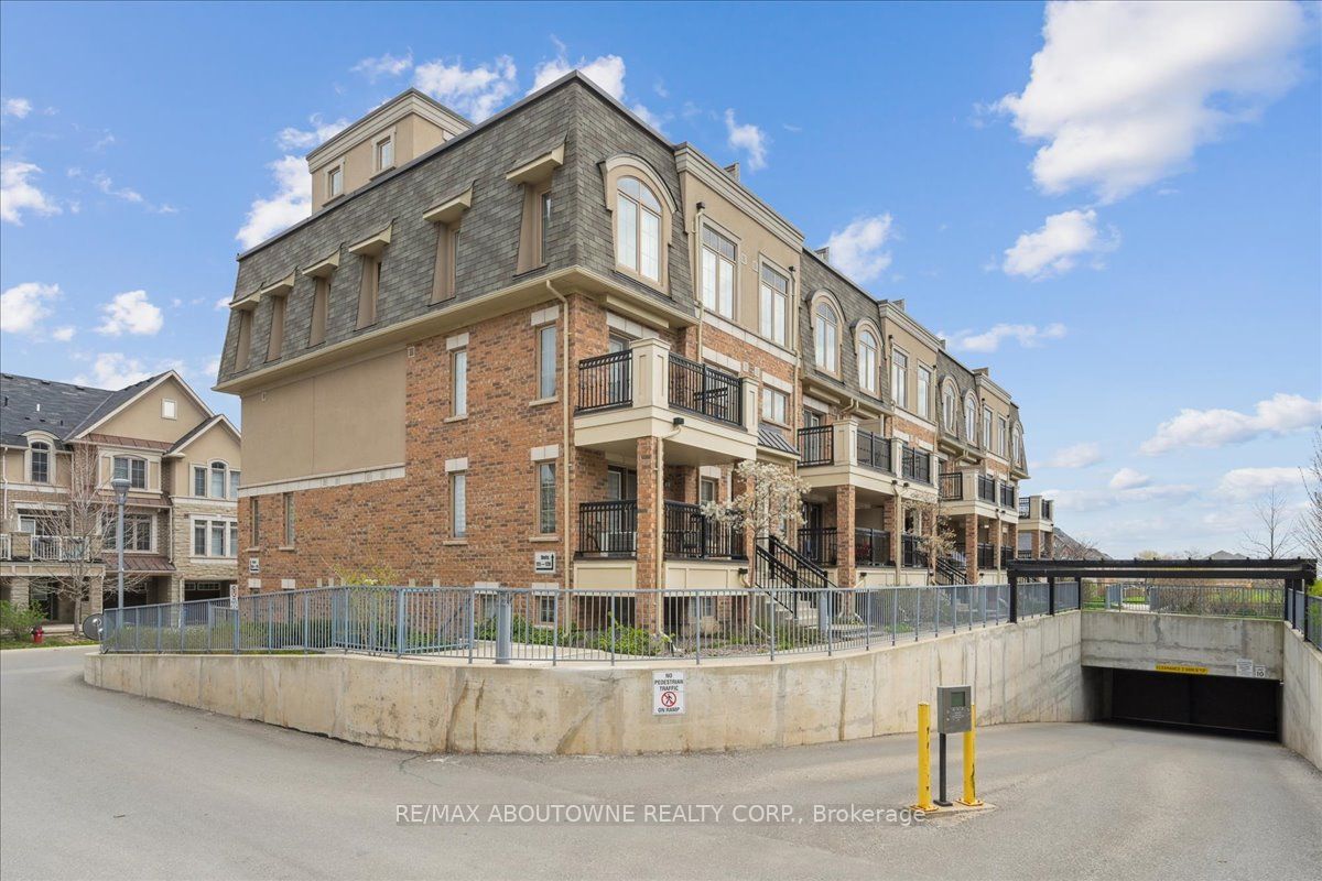 121 – 2441 Greenwich Road, Oakville
