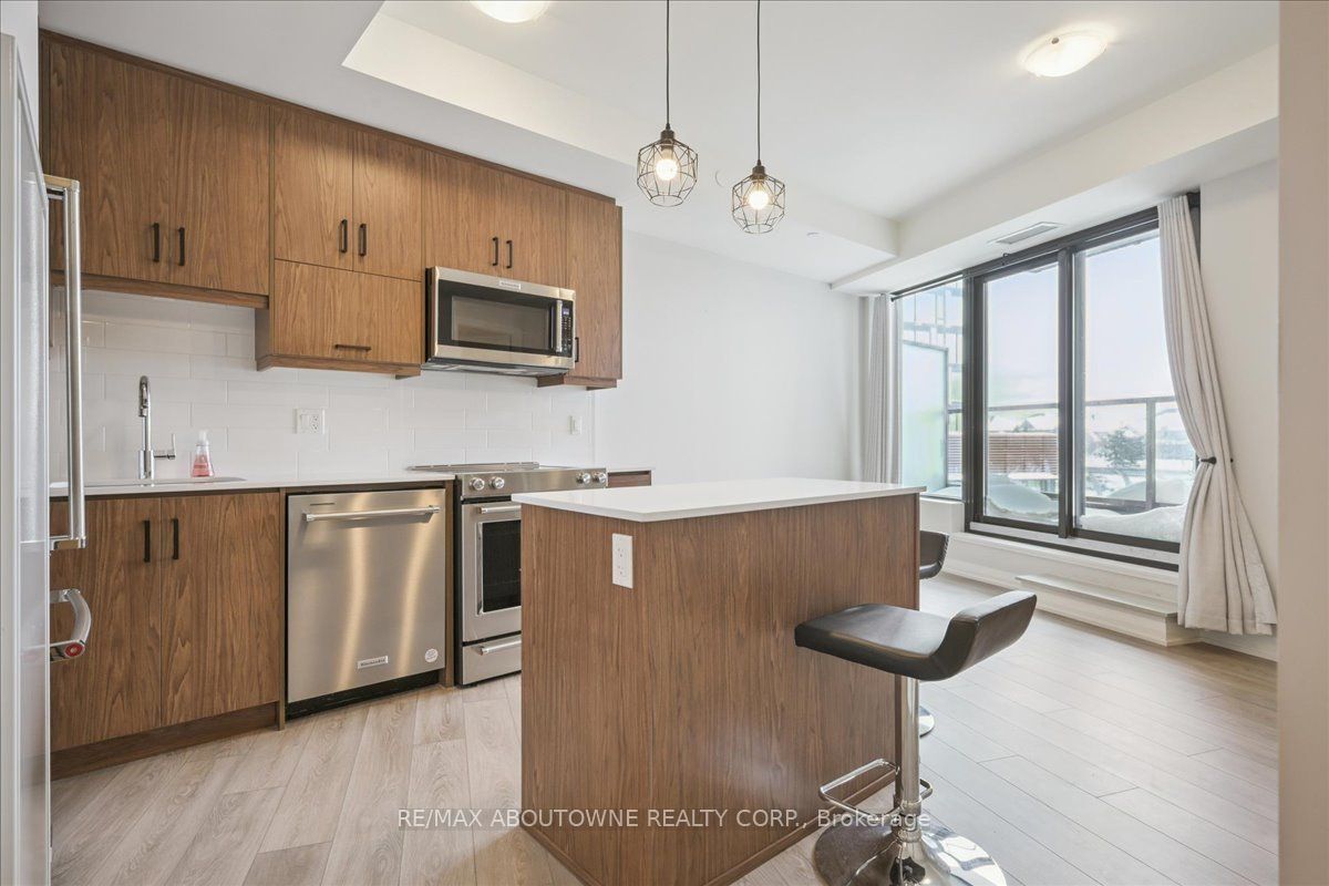 39 – 3006 William Cutmore Boulevard, Oakville ‣ W12749458 39 – 3006 William Cutmore Boulevard, Oakville ‣ W12749458