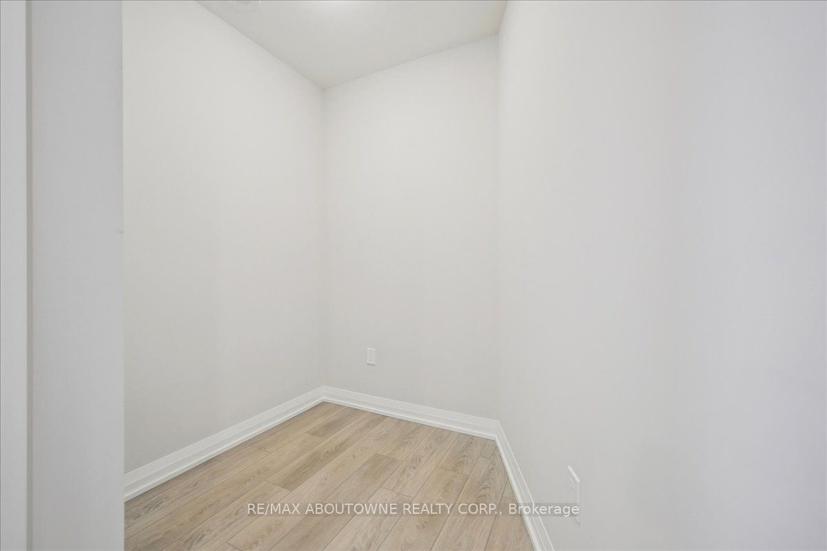 39 – 3006 William Cutmore Boulevard, Oakville ‣ W12749458 39 – 3006 William Cutmore Boulevard, Oakville ‣ W12749458