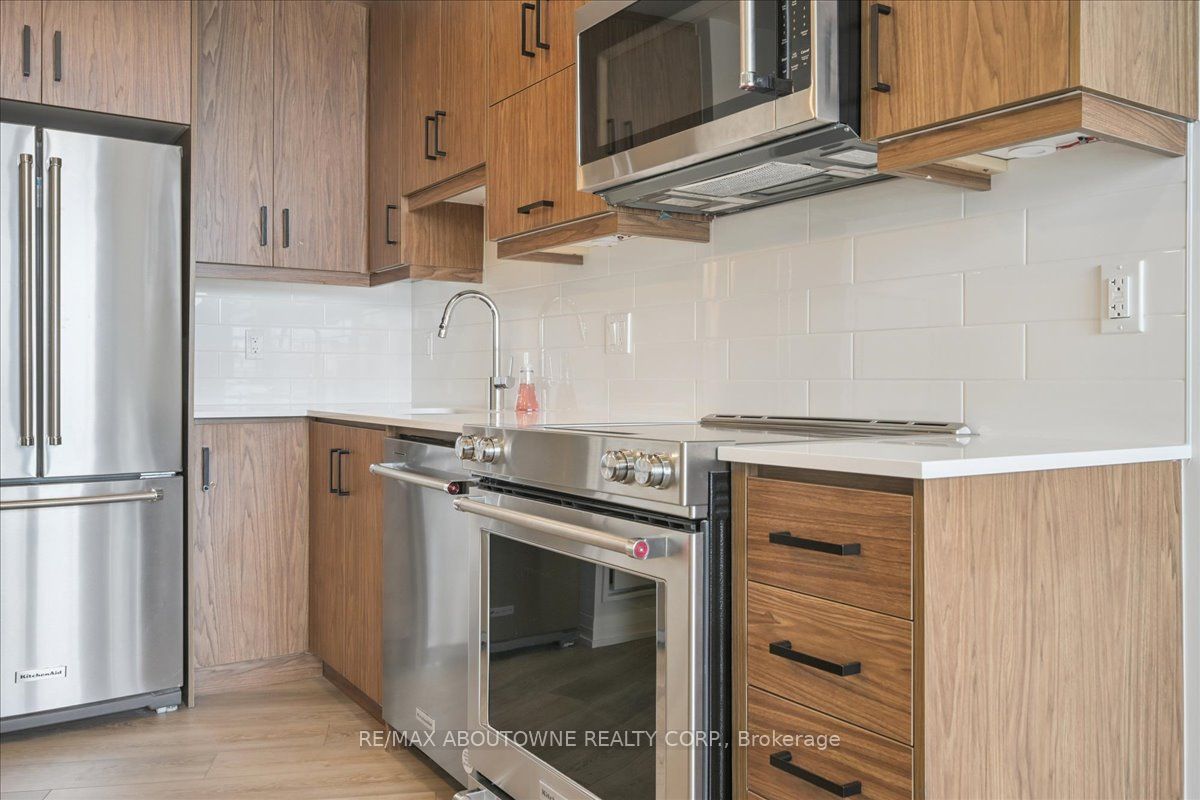 39 – 3006 William Cutmore Boulevard, Oakville ‣ W12749458 39 – 3006 William Cutmore Boulevard, Oakville ‣ W12749458