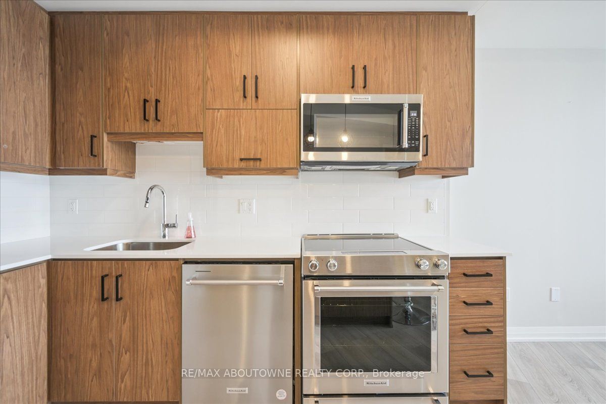 39 – 3006 William Cutmore Boulevard, Oakville ‣ W12749458 39 – 3006 William Cutmore Boulevard, Oakville ‣ W12749458