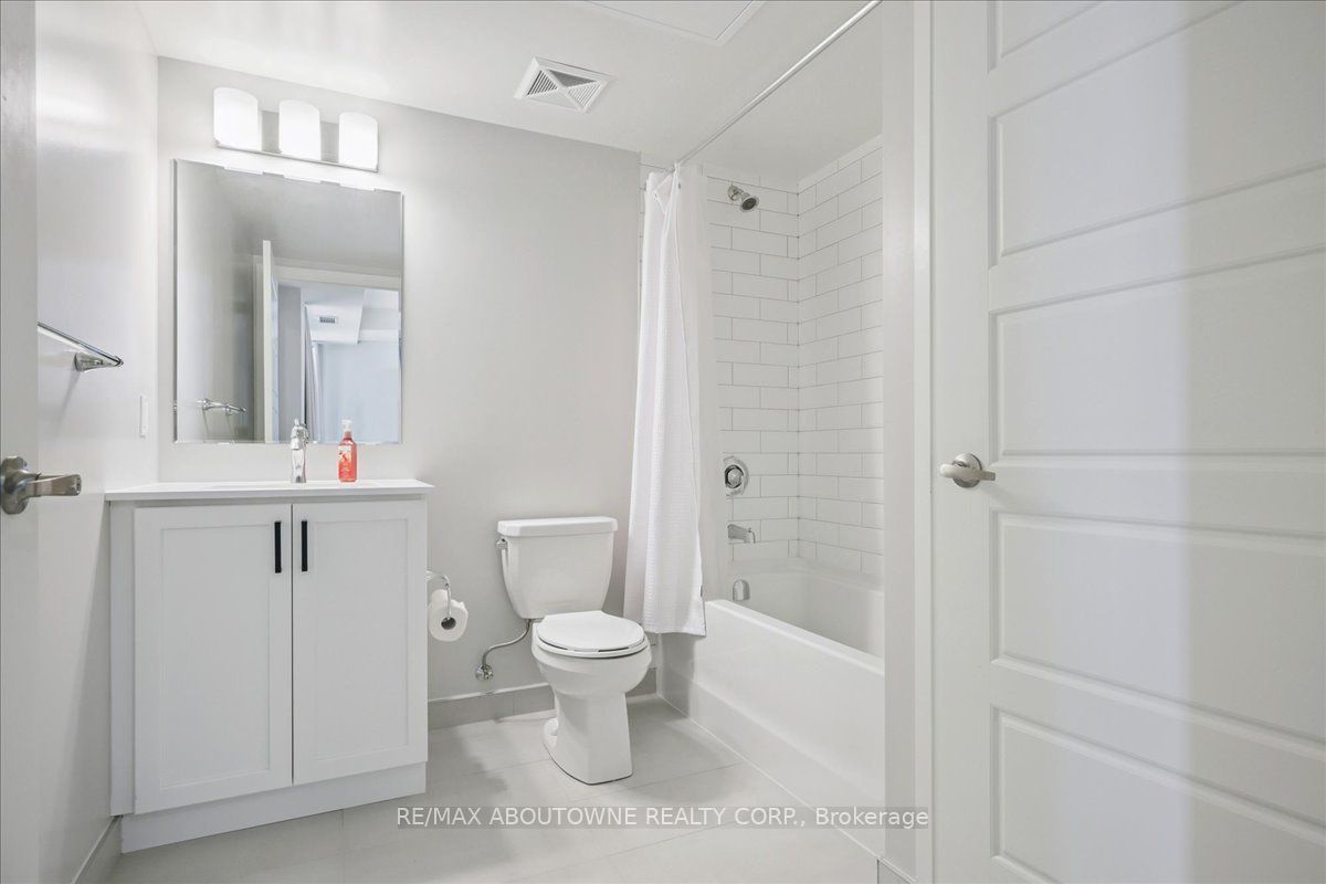 39 – 3006 William Cutmore Boulevard, Oakville ‣ W12749458 39 – 3006 William Cutmore Boulevard, Oakville ‣ W12749458