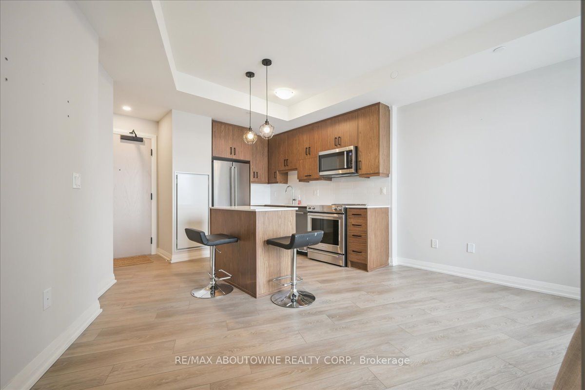 39 – 3006 William Cutmore Boulevard, Oakville ‣ W12749458 39 – 3006 William Cutmore Boulevard, Oakville ‣ W12749458