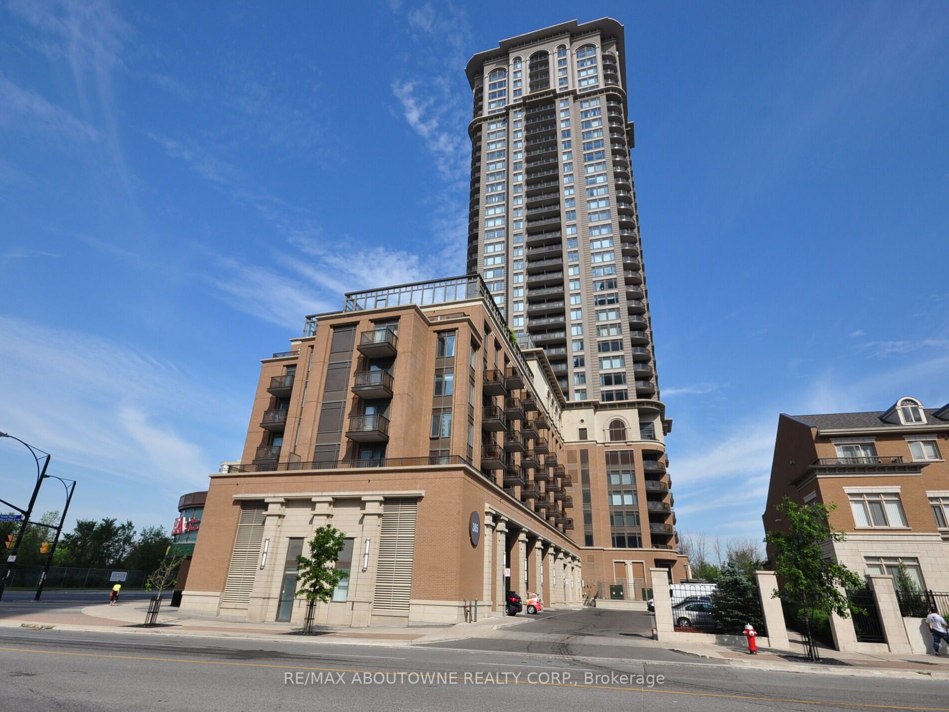 11 – 385 Prince of Wales Drive, Mississauga