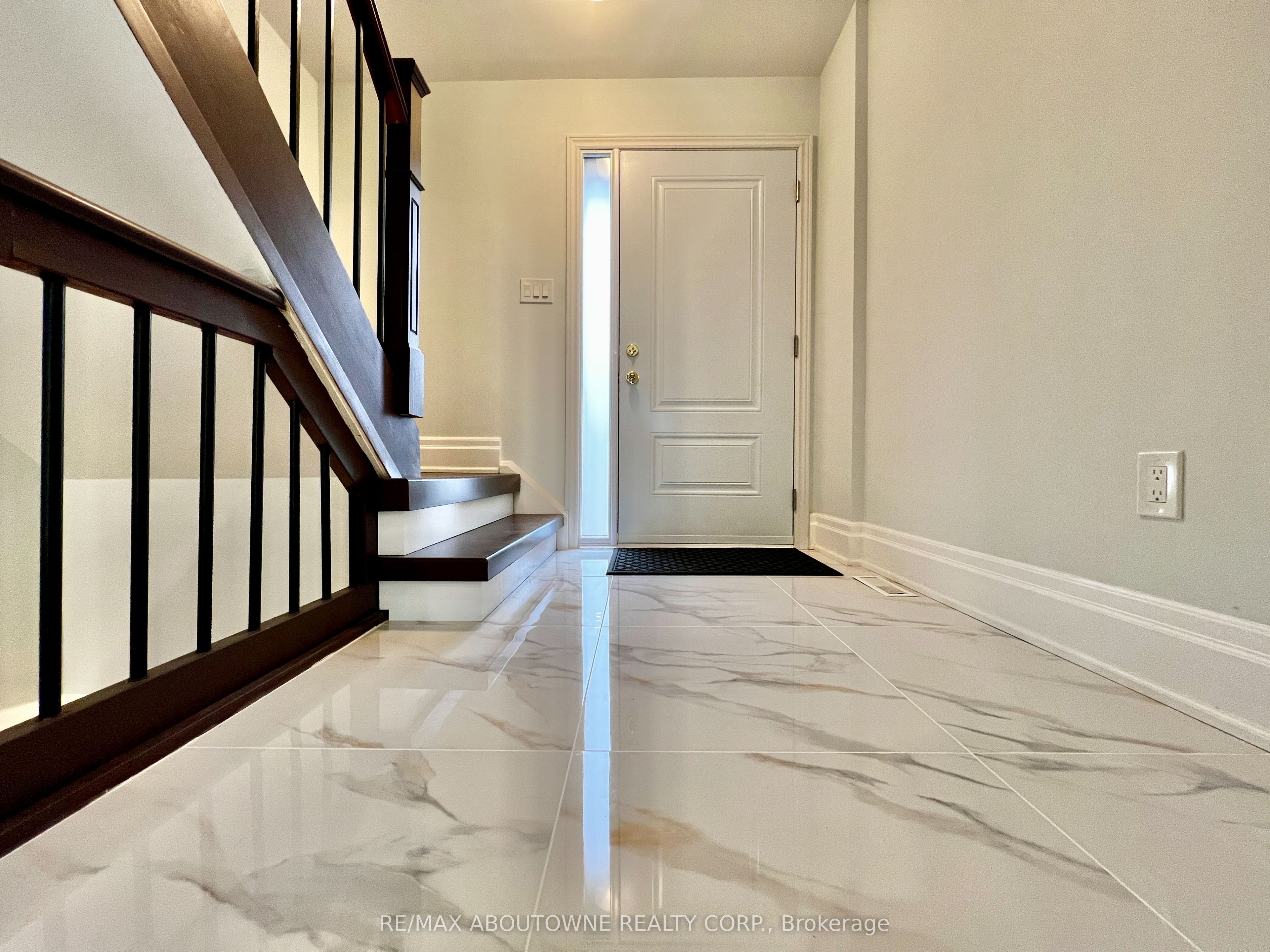 41 – 1532 Lancaster Drive, Oakville