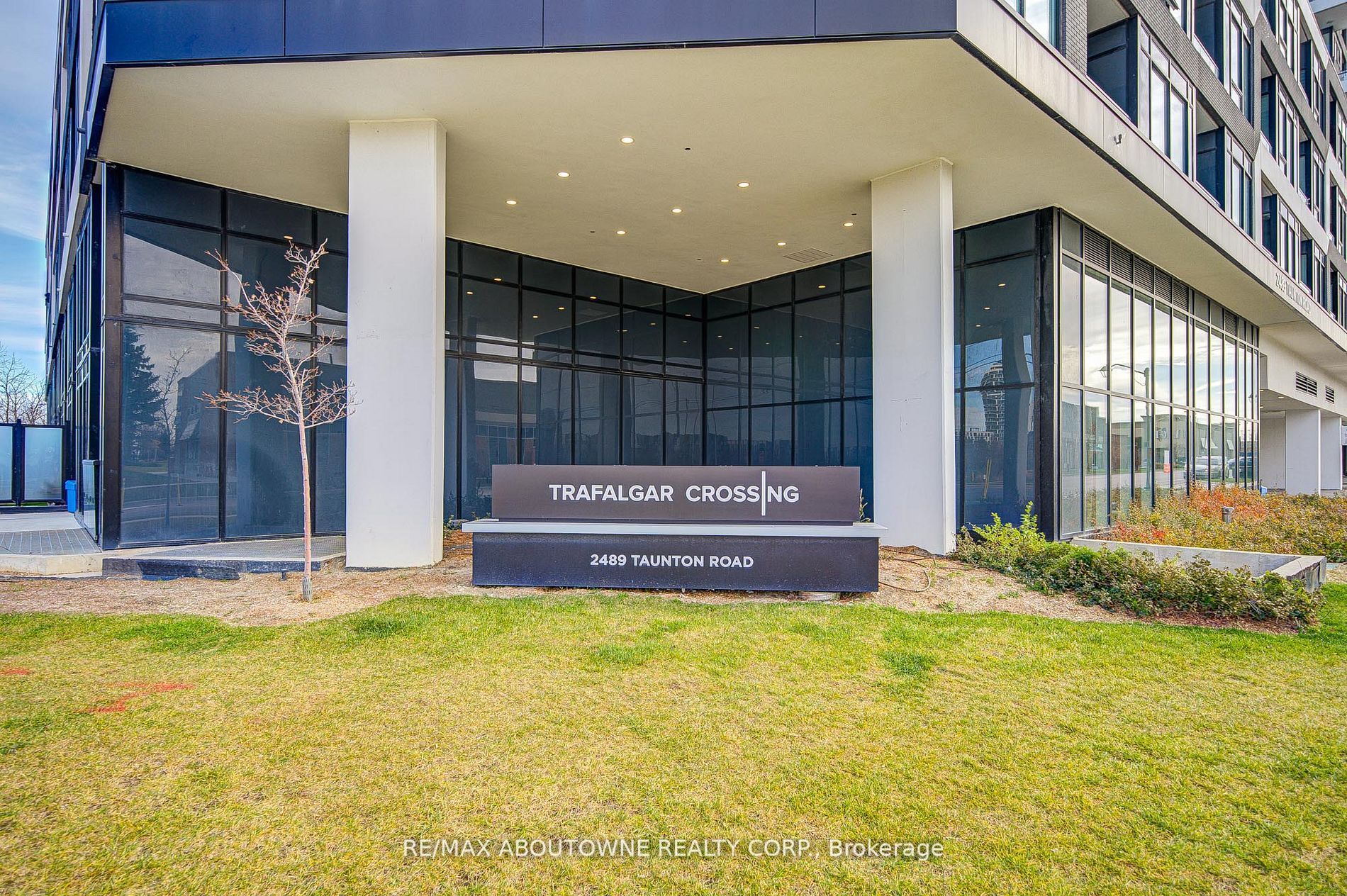 13 – 2489 Taunton Road, Oakville