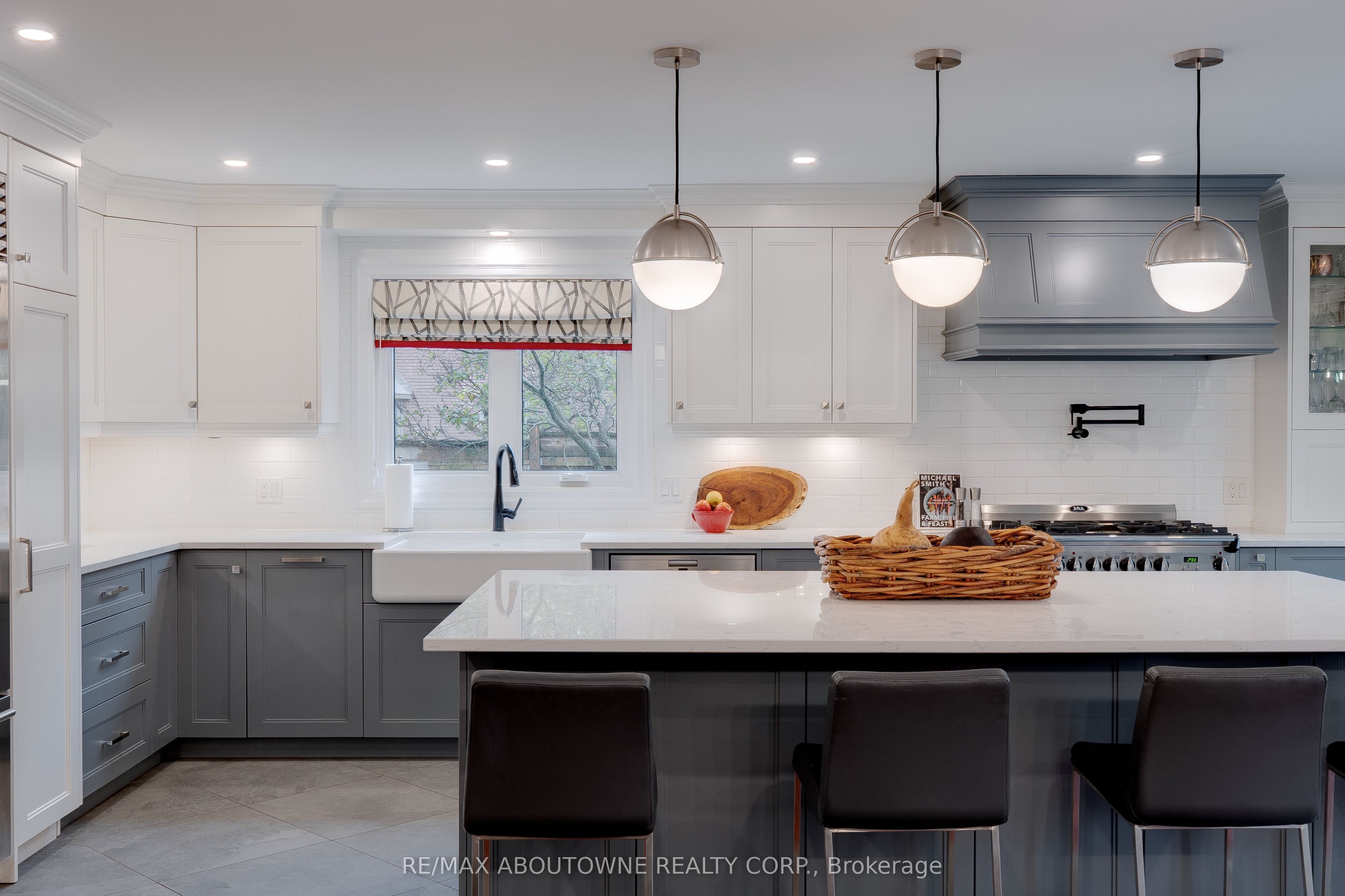 1586 Heritage Way, Oakville