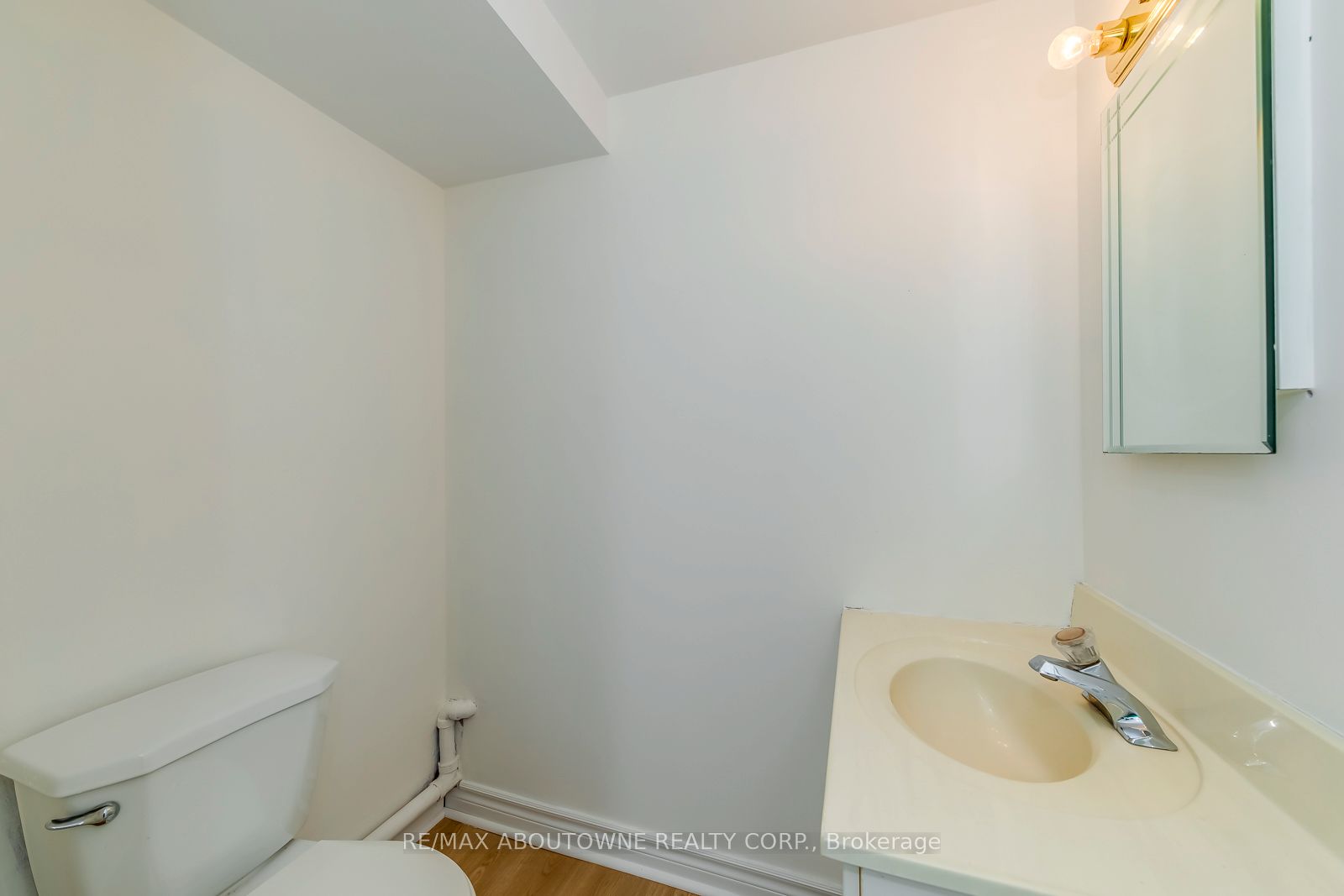 255 Weldon Avenue, Oakville