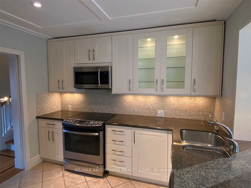 1306 Hixon Street, Oakville ‣ W12790254 1306 Hixon Street, Oakville ‣ W12790254