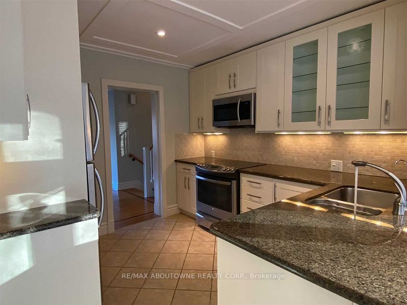 1306 Hixon Street, Oakville ‣ W12790254 1306 Hixon Street, Oakville ‣ W12790254