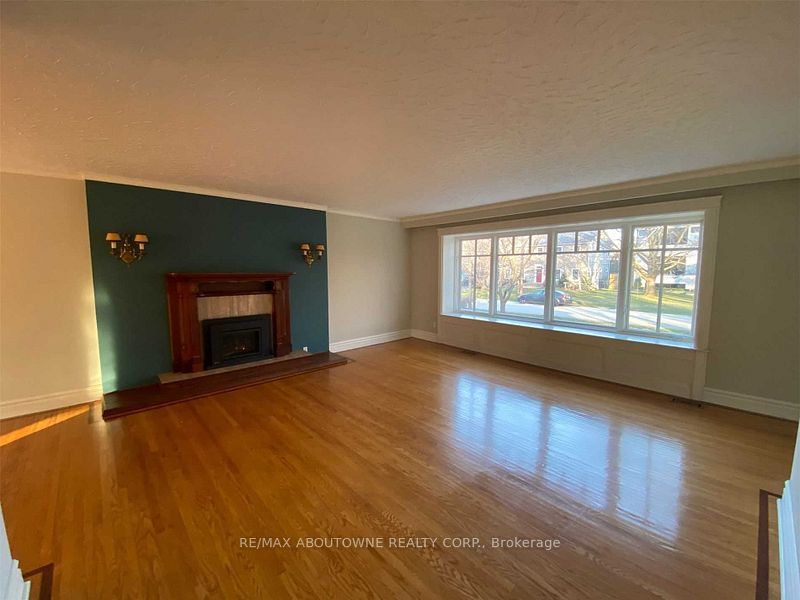 1306 Hixon Street, Oakville ‣ W12790254 1306 Hixon Street, Oakville ‣ W12790254