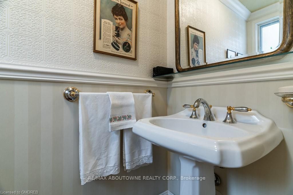 1306 Hixon Street, Oakville ‣ W12790254 1306 Hixon Street, Oakville ‣ W12790254