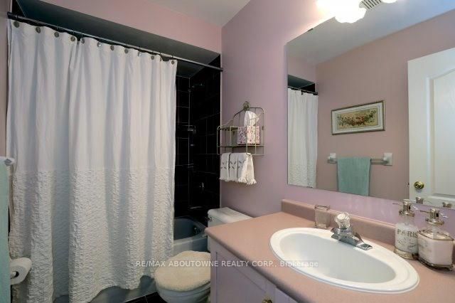 1175 Treetop Terrace, Oakville ‣ W12792634 1175 Treetop Terrace, Oakville ‣ W12792634