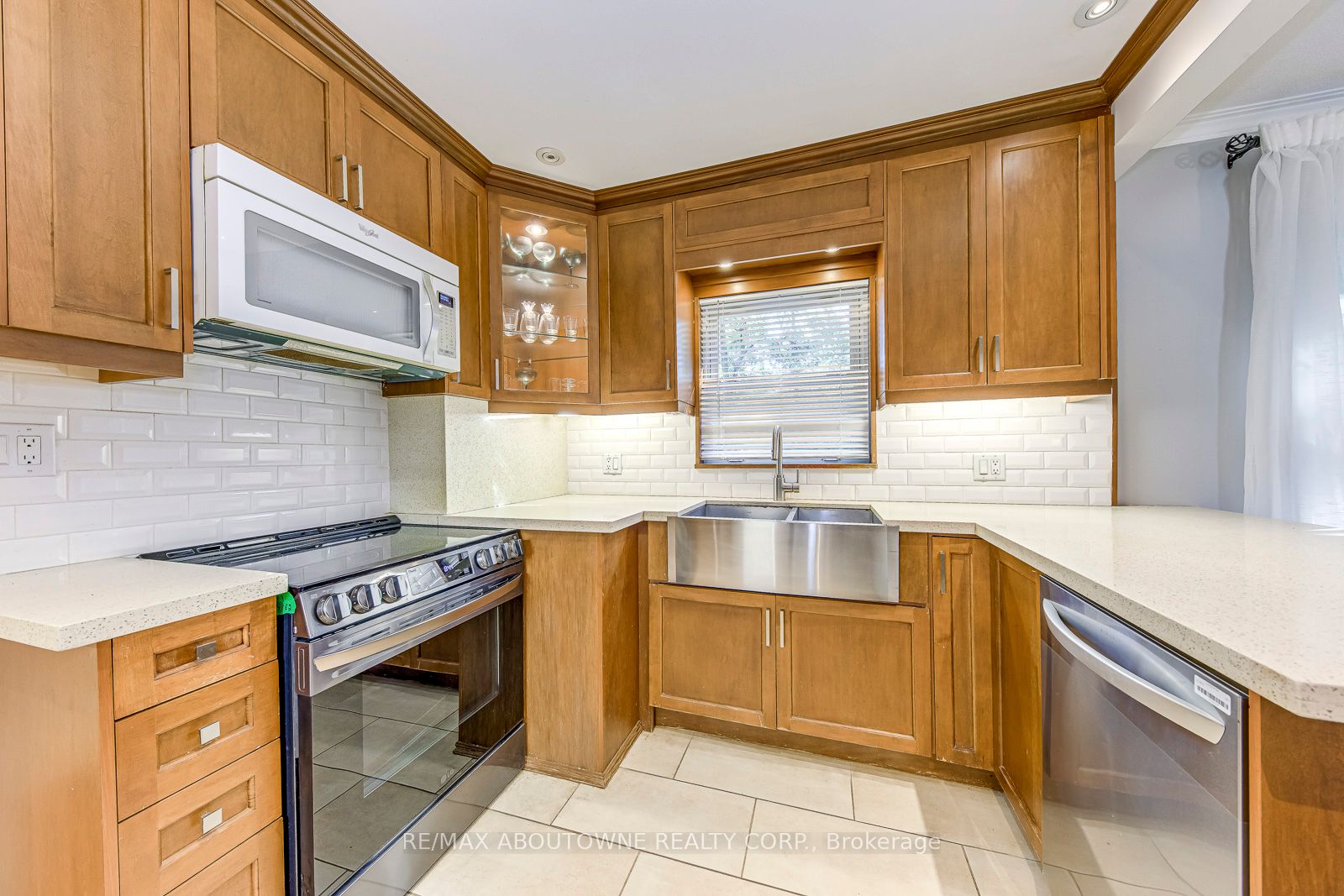 3 Glenn Murray Drive, Toronto W07 ‣ W12796760 3 Glenn Murray Drive, Toronto W07 ‣ W12796760