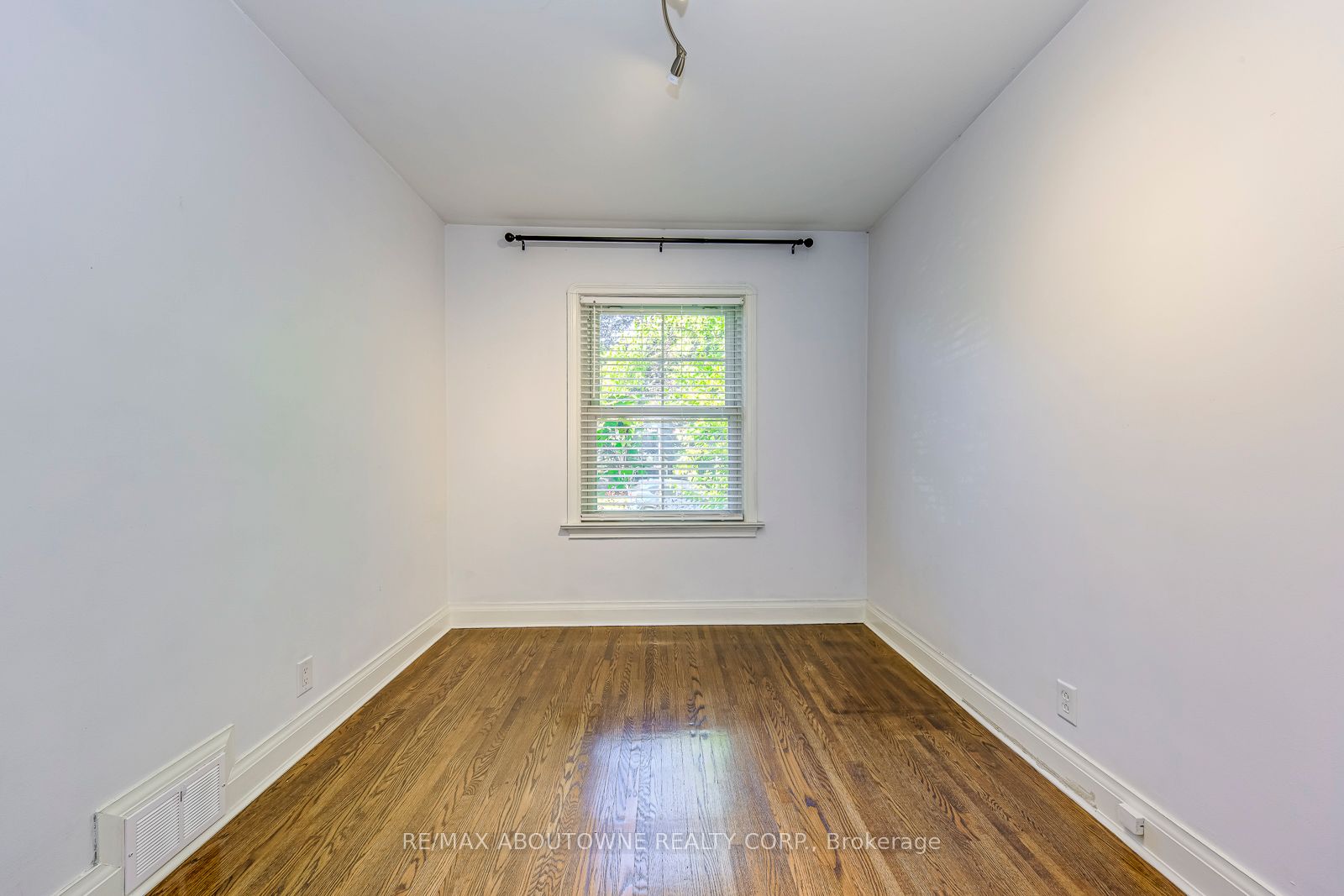 3 Glenn Murray Drive, Toronto W07 ‣ W12796760 3 Glenn Murray Drive, Toronto W07 ‣ W12796760