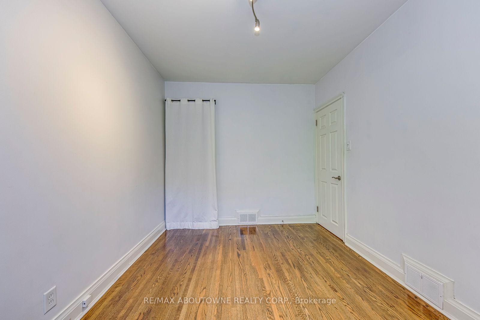 3 Glenn Murray Drive, Toronto W07 ‣ W12796760 3 Glenn Murray Drive, Toronto W07 ‣ W12796760