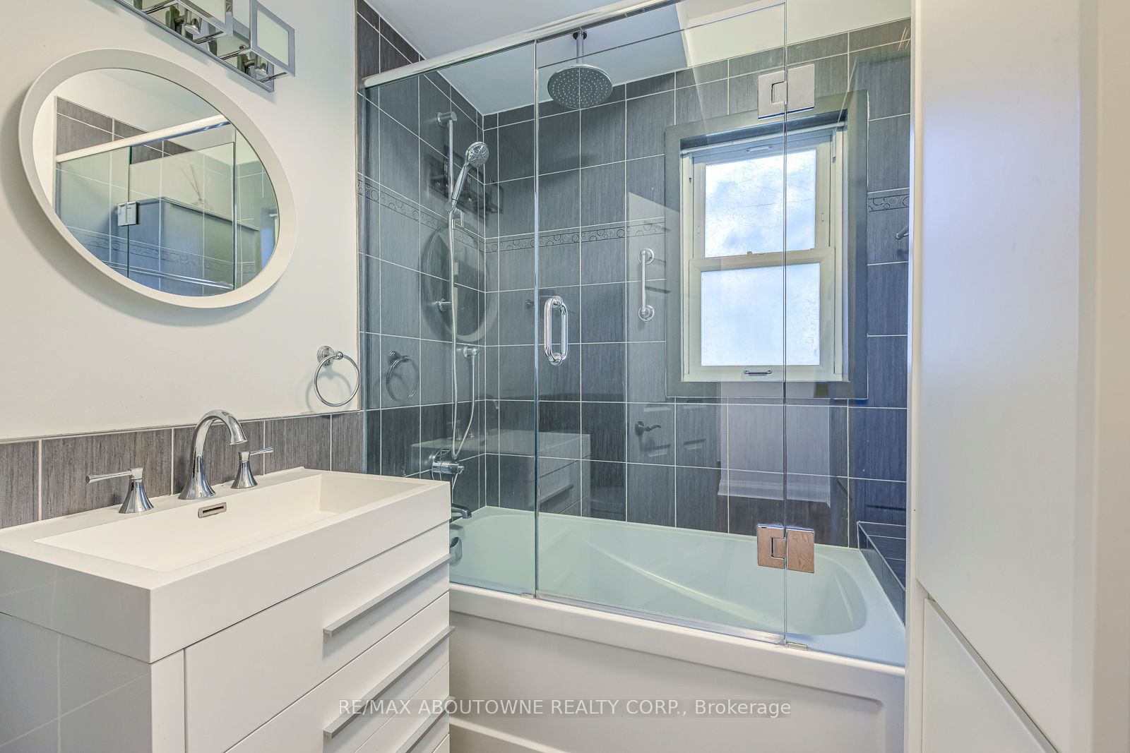 3 Glenn Murray Drive, Toronto W07 ‣ W12796760 3 Glenn Murray Drive, Toronto W07 ‣ W12796760