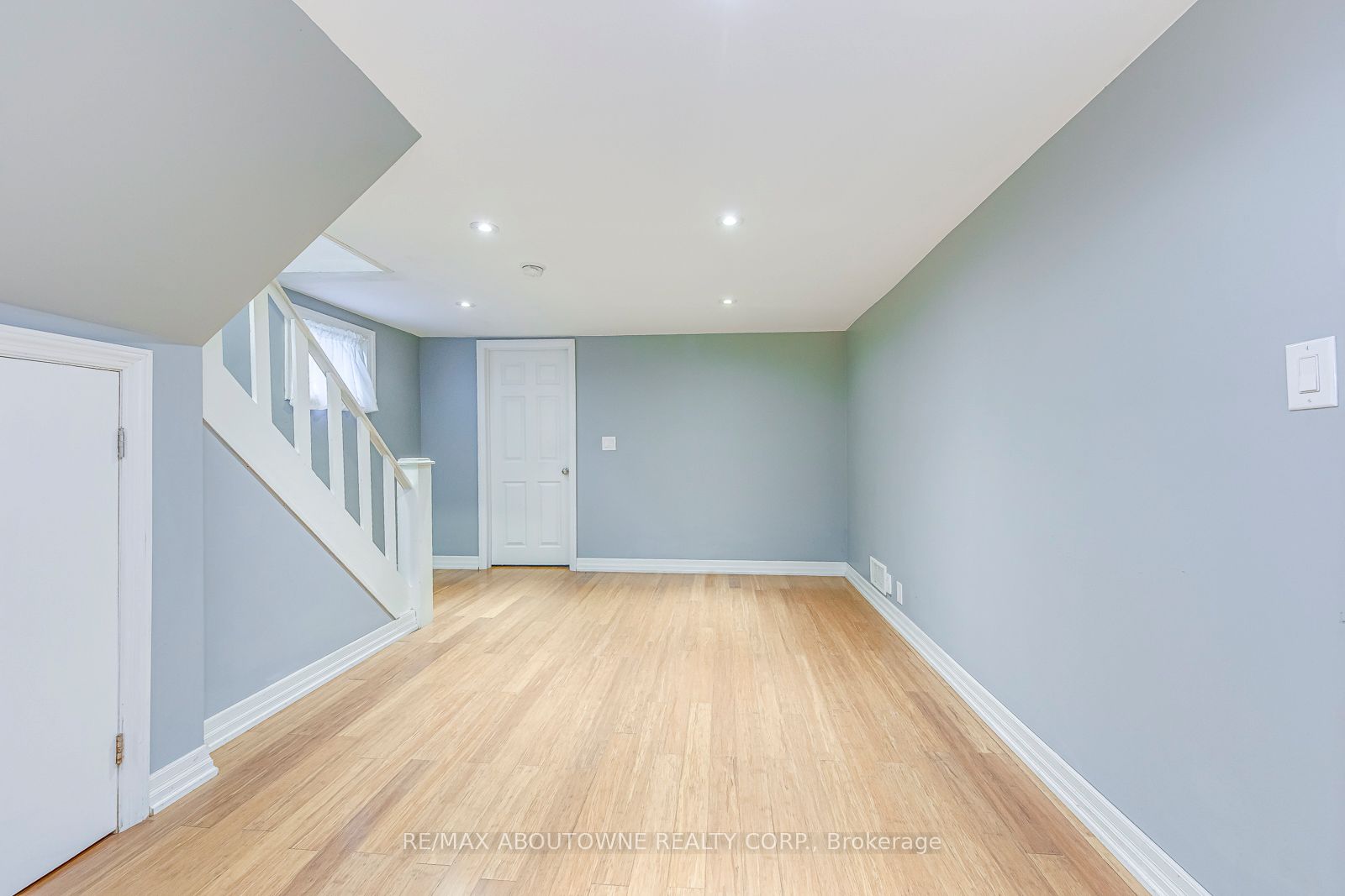 3 Glenn Murray Drive, Toronto W07 ‣ W12796760 3 Glenn Murray Drive, Toronto W07 ‣ W12796760