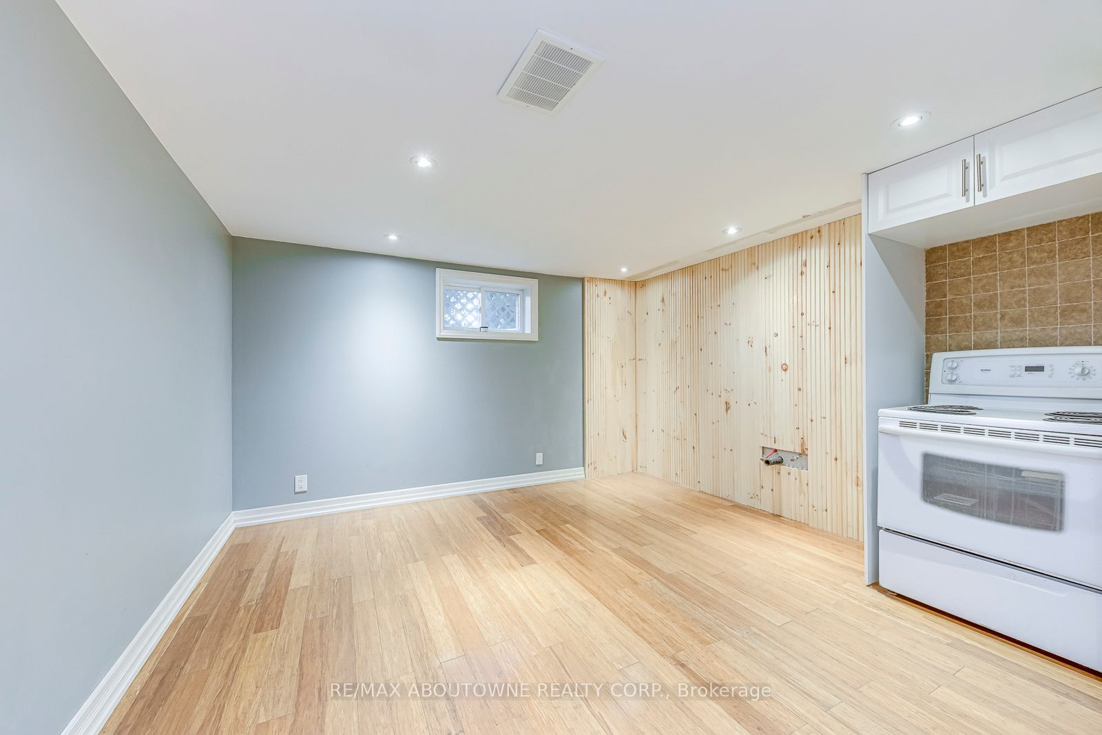 3 Glenn Murray Drive, Toronto W07 ‣ W12796760 3 Glenn Murray Drive, Toronto W07 ‣ W12796760