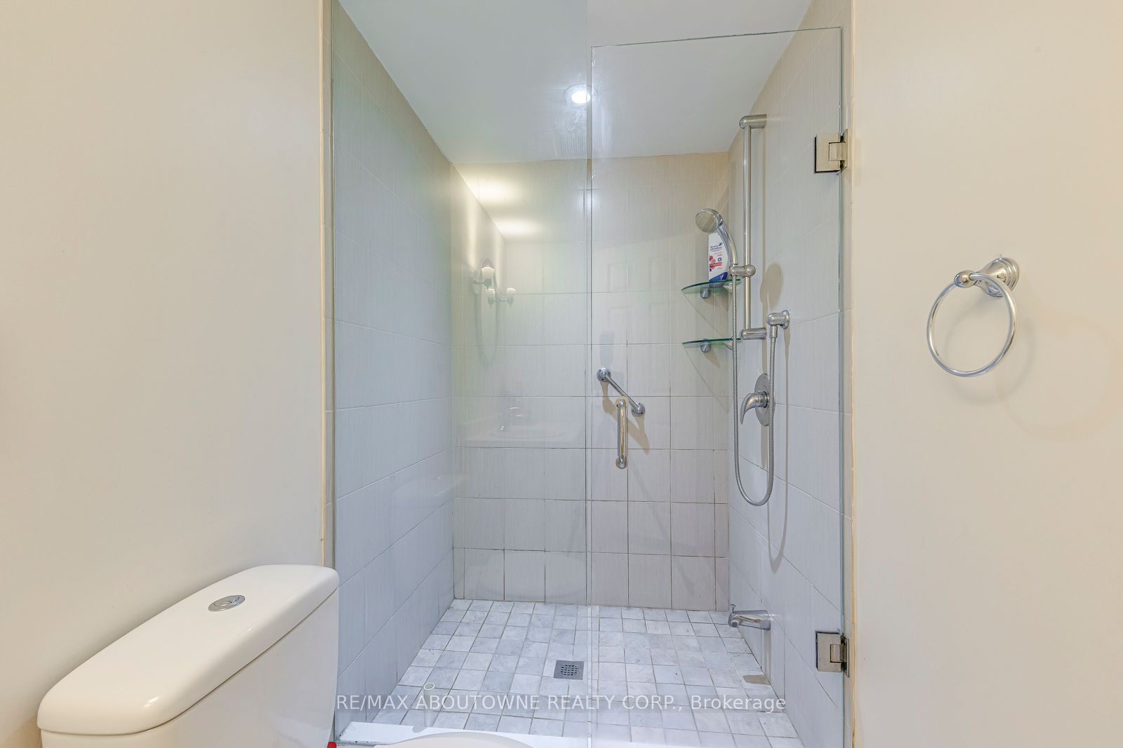 3 Glenn Murray Drive, Toronto W07 ‣ W12796760 3 Glenn Murray Drive, Toronto W07 ‣ W12796760