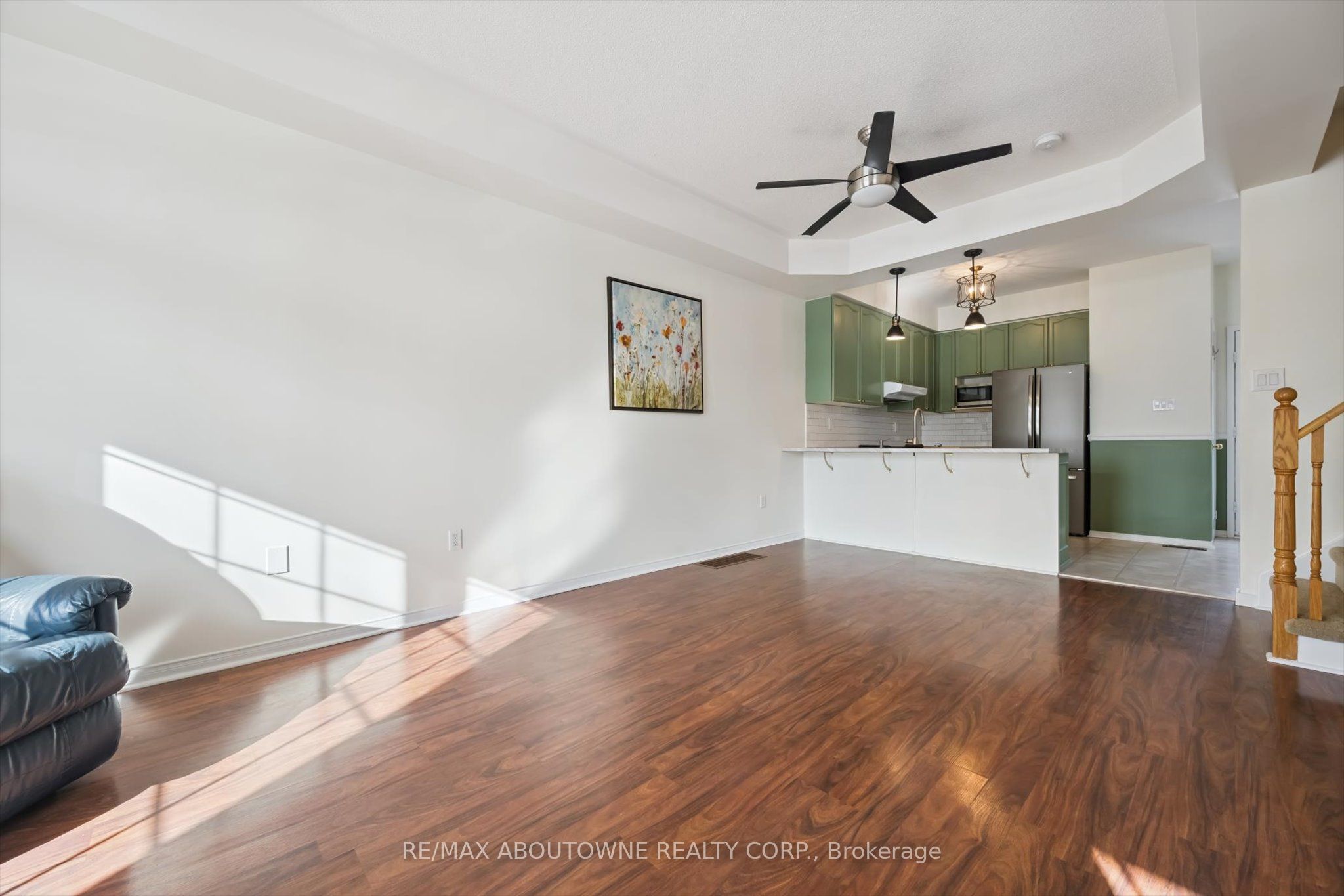 143 GLENASHTON Drive, Oakville ‣ W12801658 143 GLENASHTON Drive, Oakville ‣ W12801658