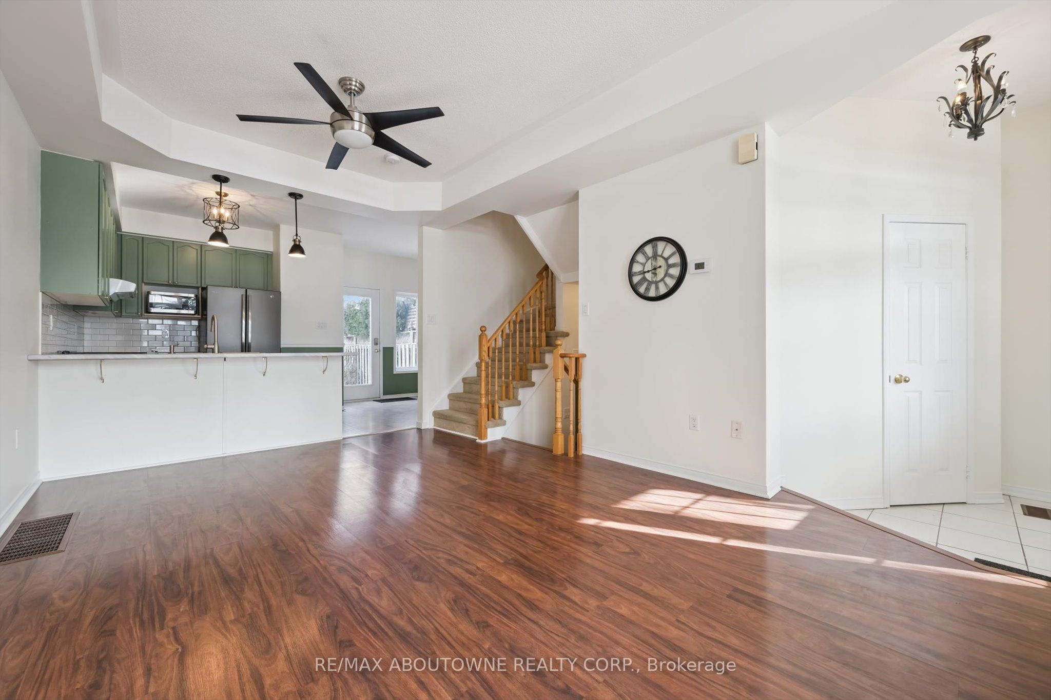 143 GLENASHTON Drive, Oakville ‣ W12801658 143 GLENASHTON Drive, Oakville ‣ W12801658