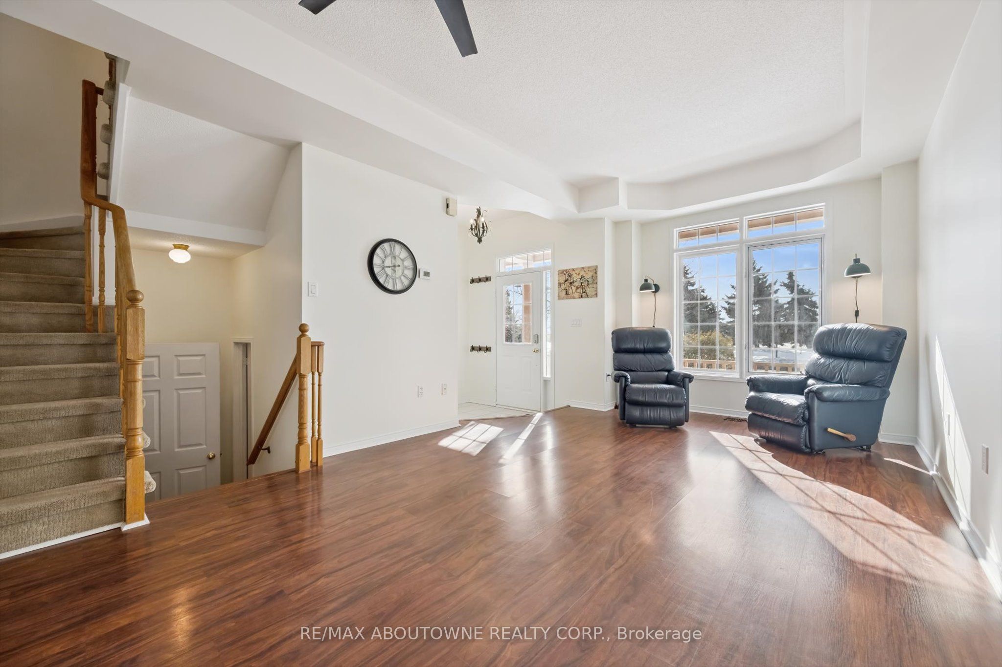 143 GLENASHTON Drive, Oakville ‣ W12801658 143 GLENASHTON Drive, Oakville ‣ W12801658