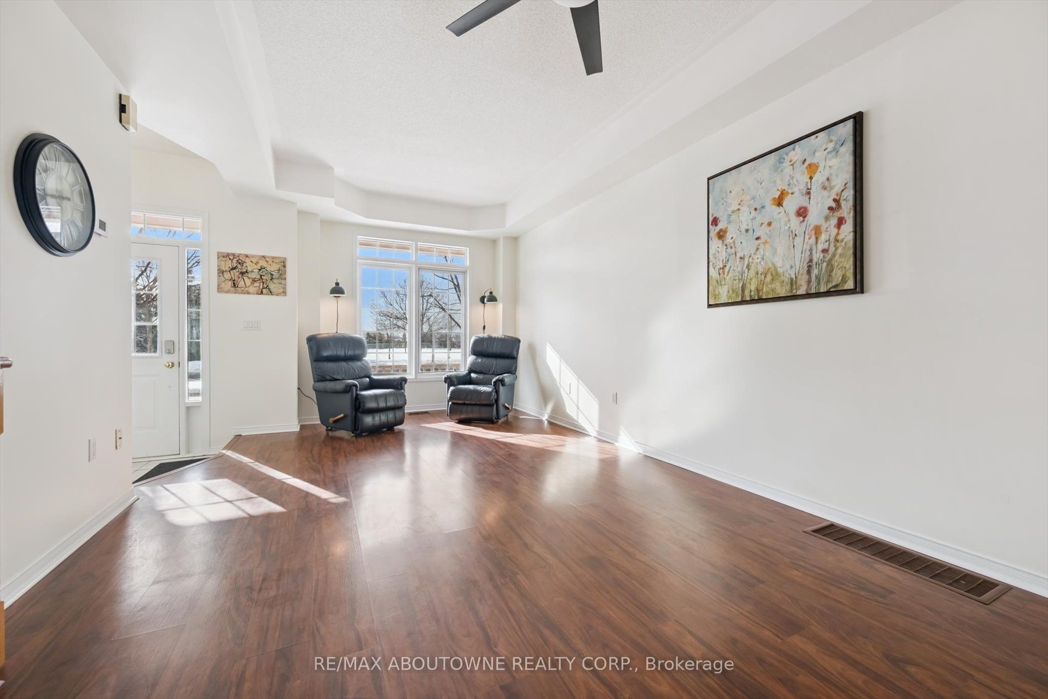 143 GLENASHTON Drive, Oakville ‣ W12801658 143 GLENASHTON Drive, Oakville ‣ W12801658